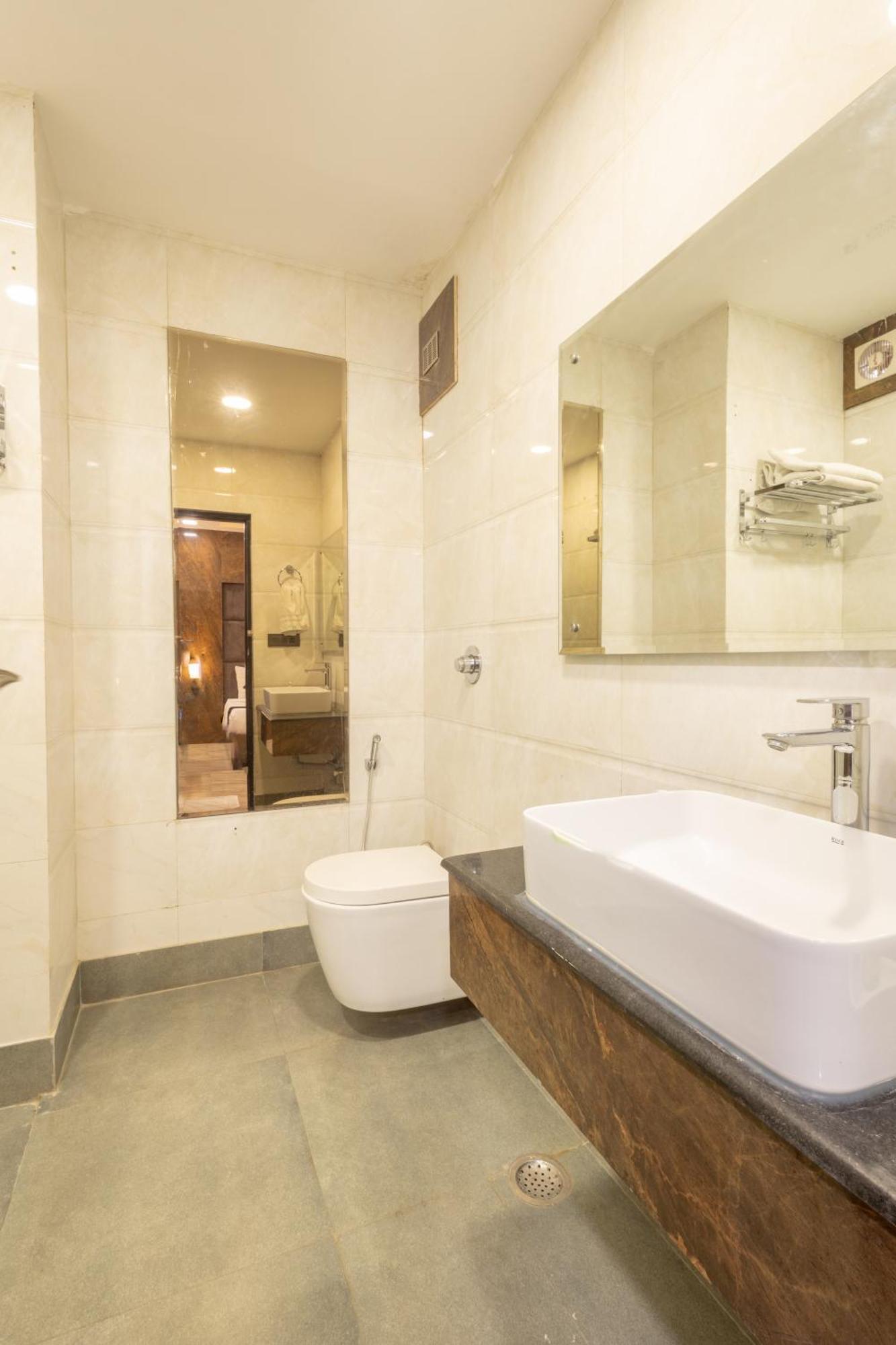 Cosmo Near Blk Hospital Karol Bagh Delhi (National Capital Territory of India)