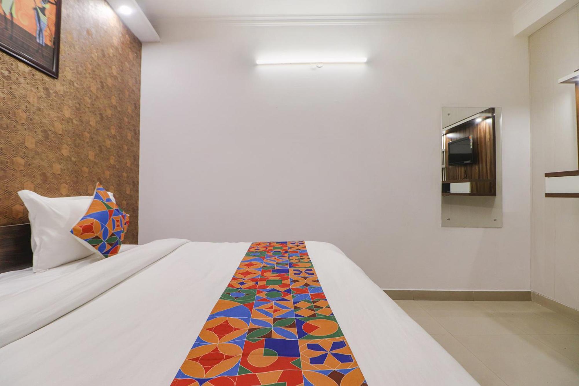 Fabhotel Rainbow Near Igi Airport Hotel