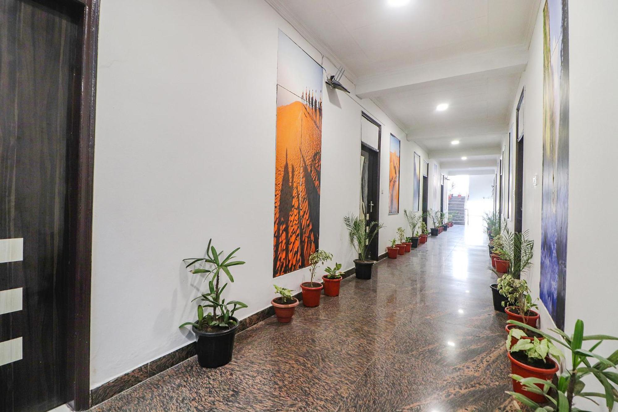 Hotel Fabhotel Rainbow Near Igi Airport 3*