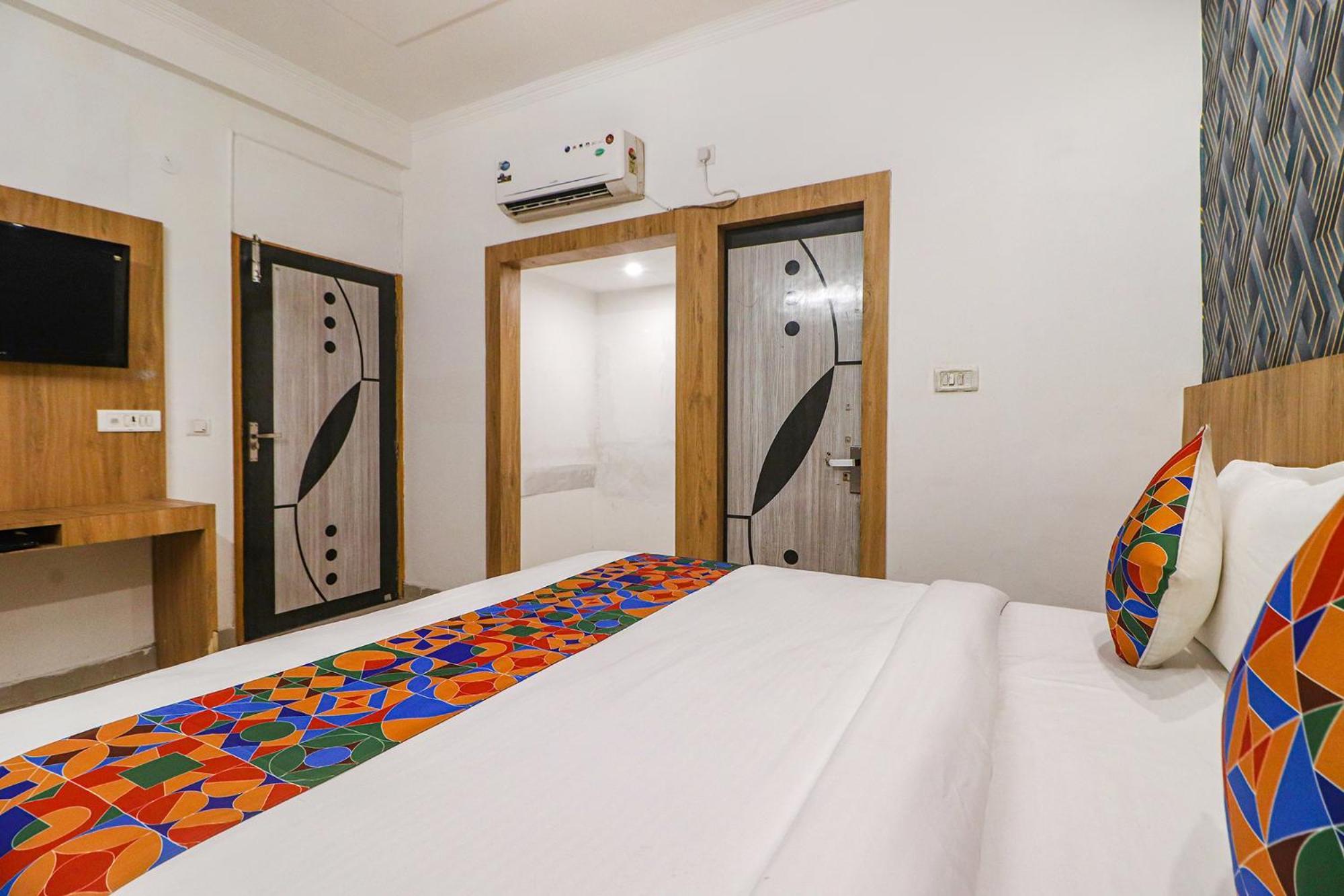 Hotel Fabhotel Rainbow Near Igi Airport 3*
