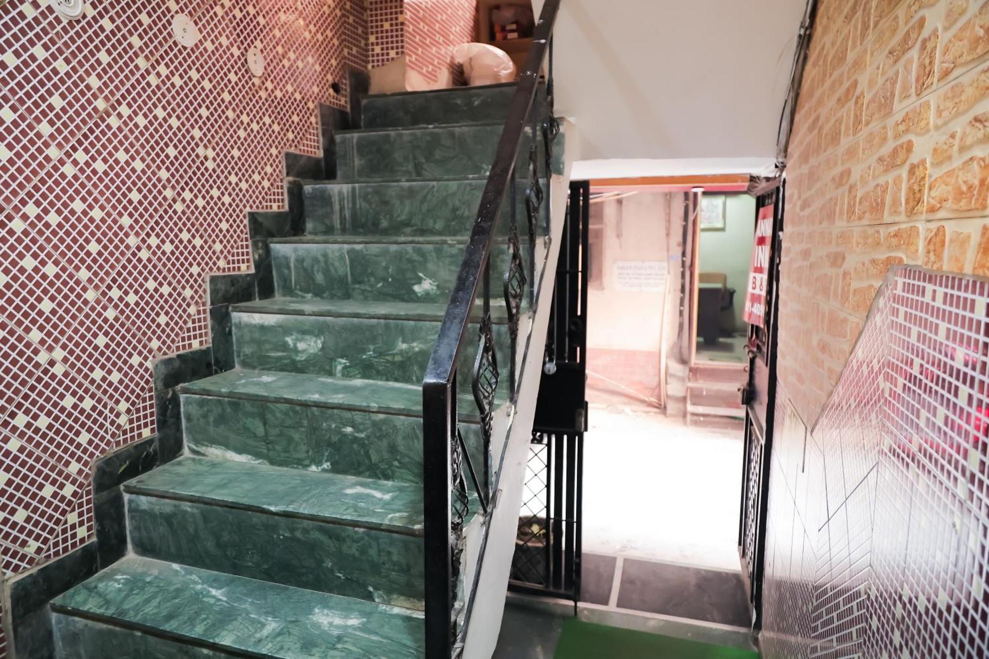 Hotel Roomshala 126 Mannat Laxmi Nagar 3*