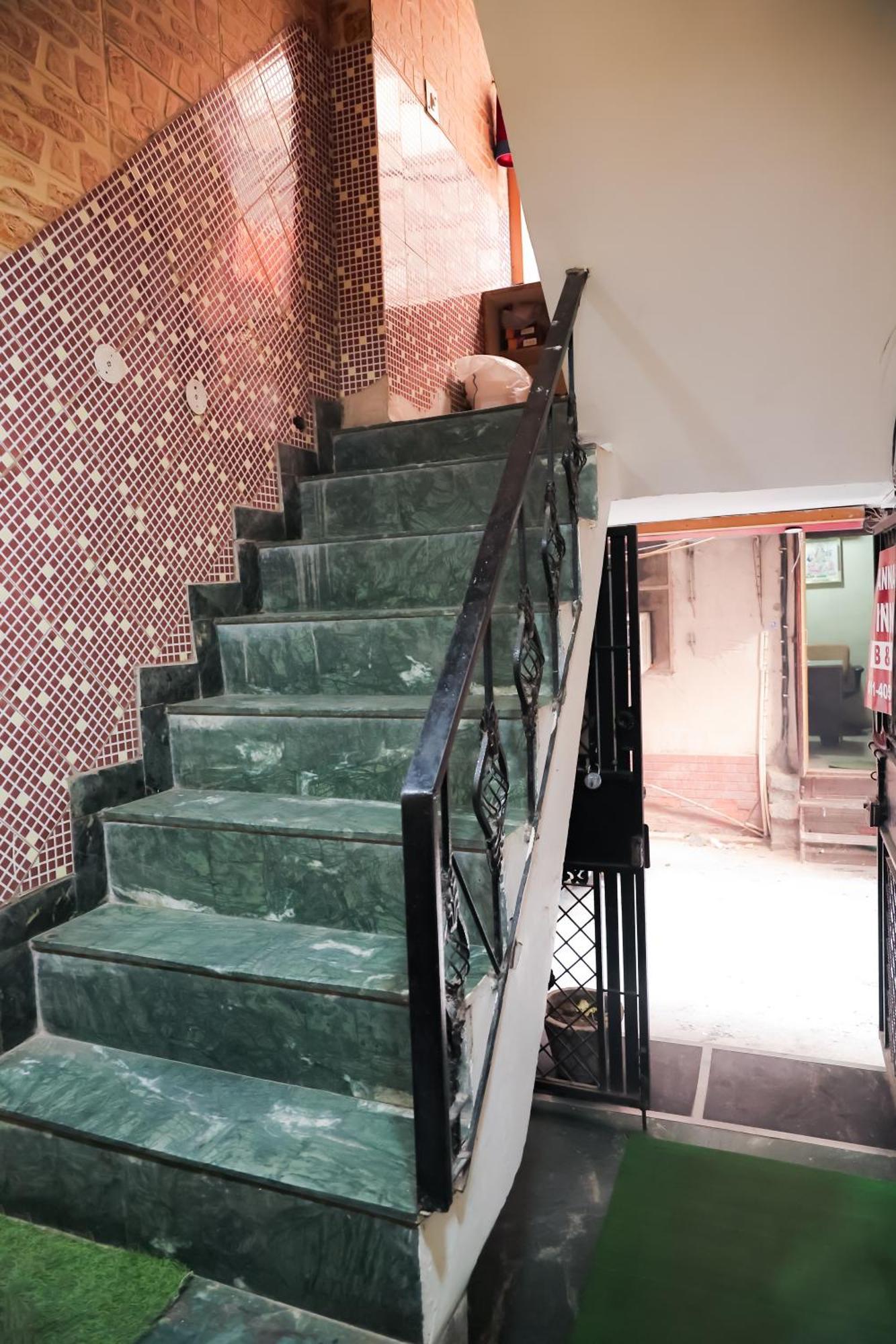 Roomshala 126 Mannat Laxmi Nagar Hotel Nova Deli