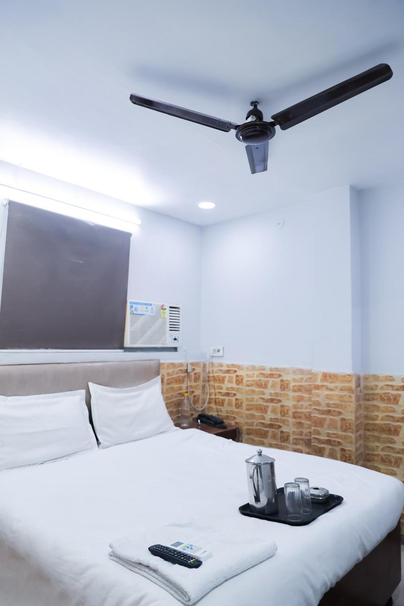 Hotel Mannat - Laxmi Nagar