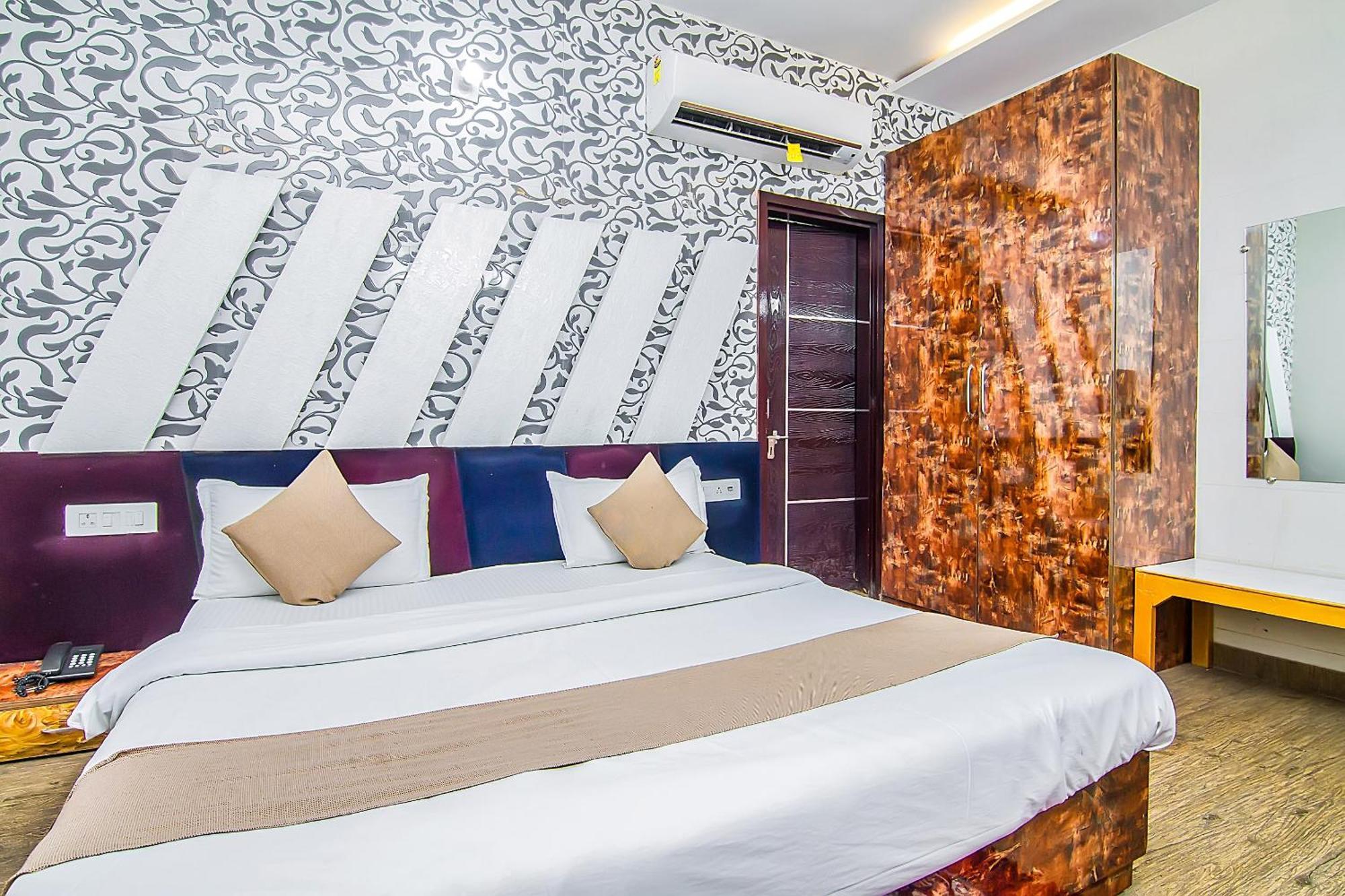 Oyo Flagship Ls Banquet & 3* Delhi (National Capital Territory of India)