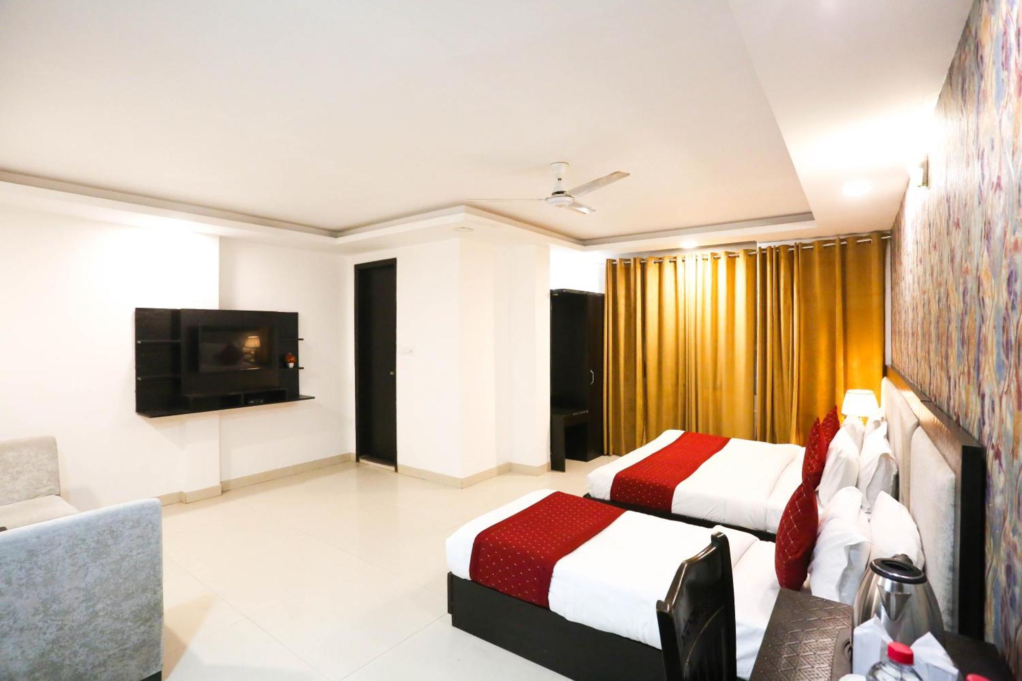 Hotel Aashiyana 3*