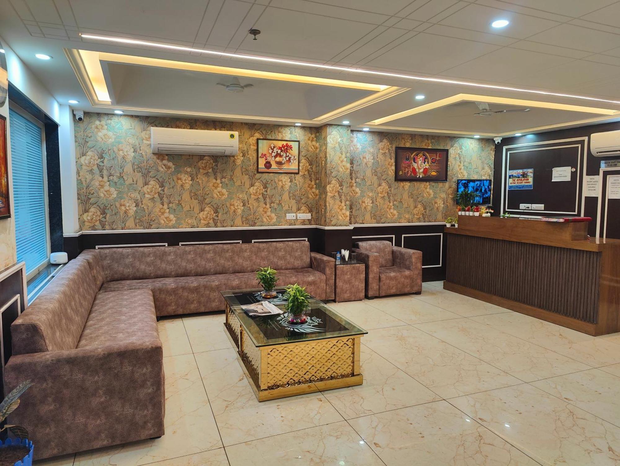 Acomodação com café da manhã  Decent Suites Inn- Mahipalpur, Delhi Airport, Aerocity 4*