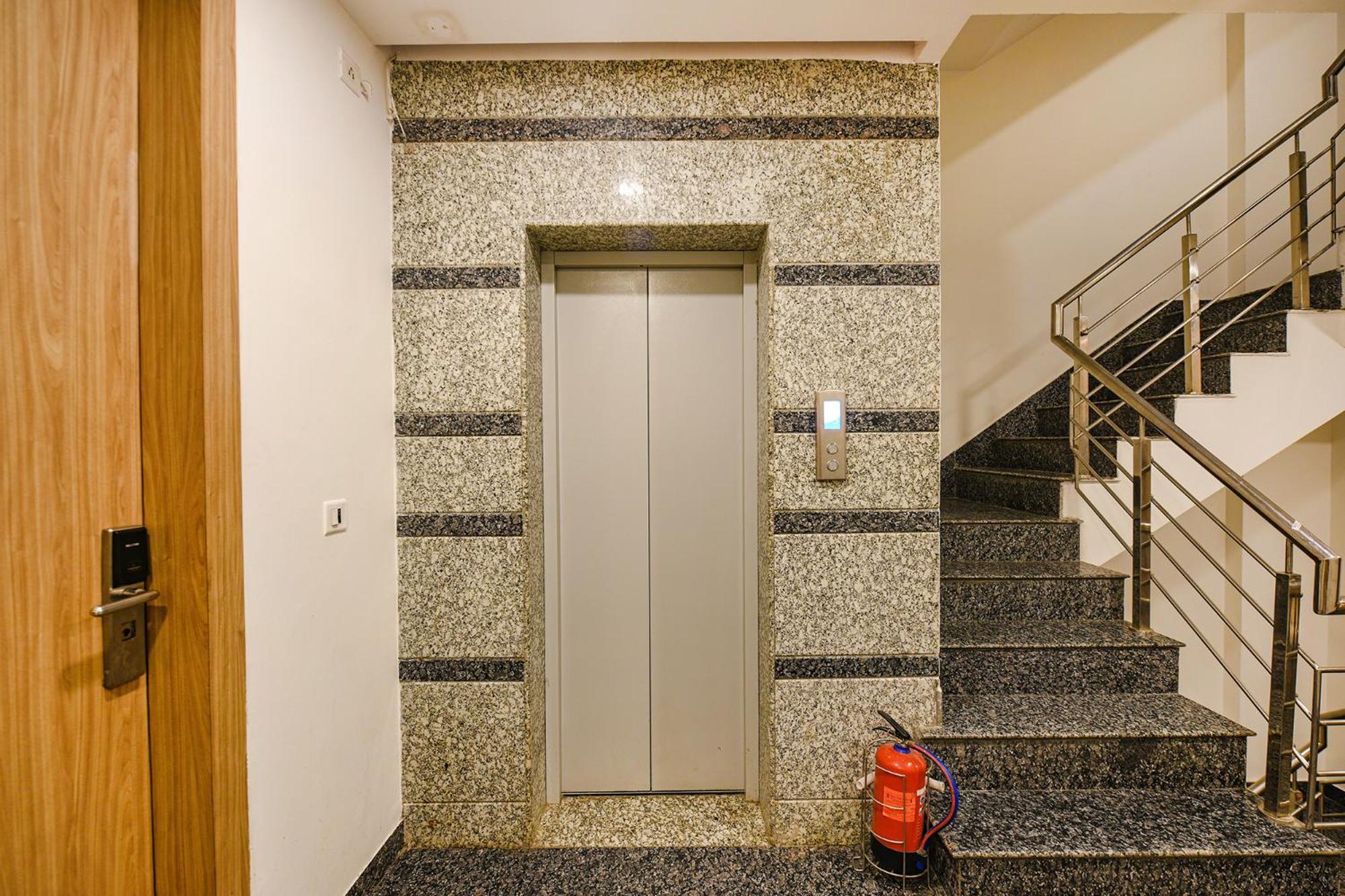 Hotel Fabhotel Royal Residency I