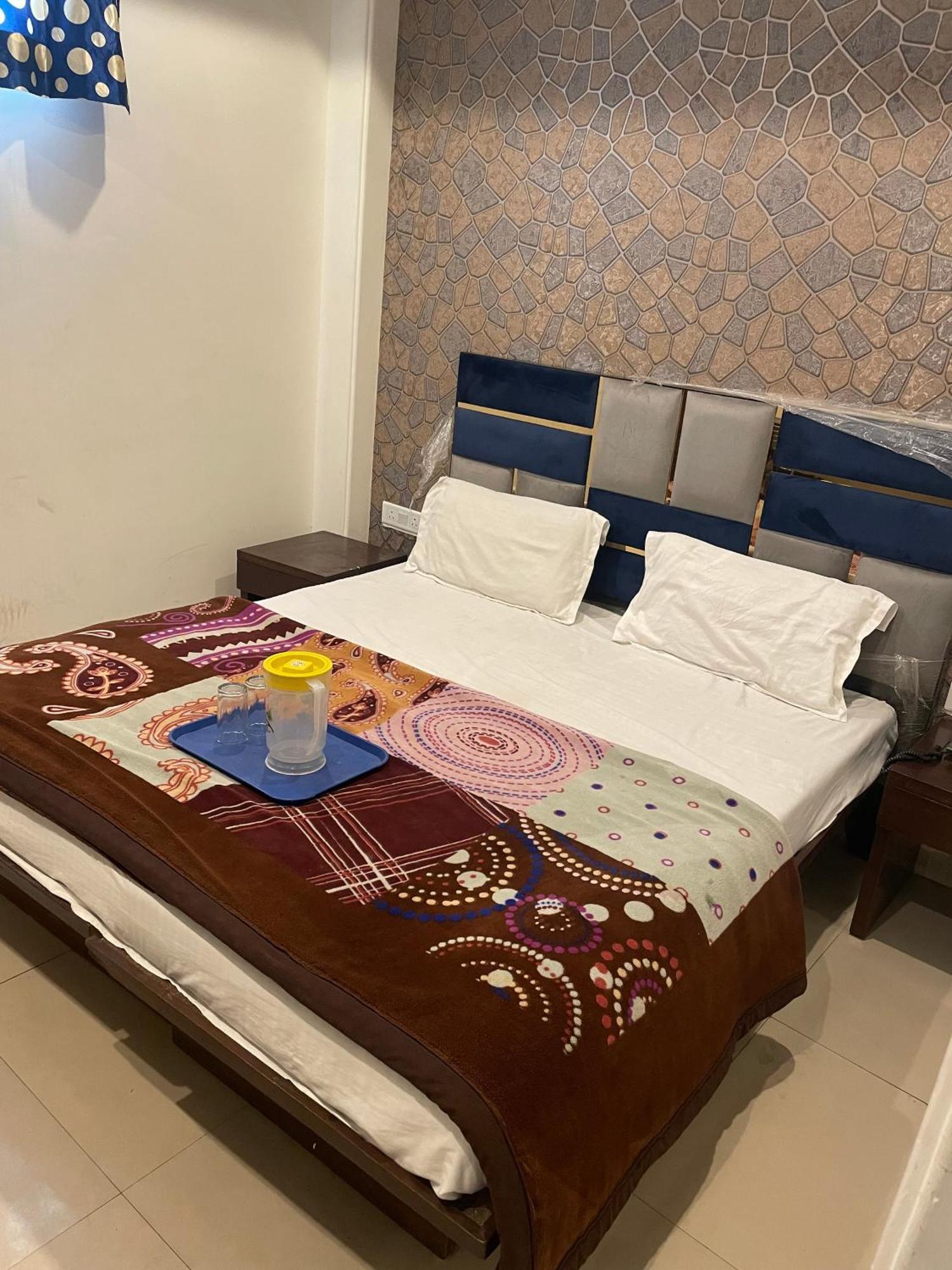 Aditya Near Railway Station Paharganj Homestay