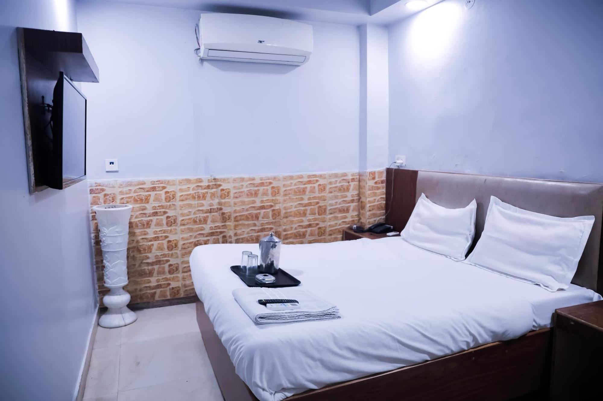 Hotel Mannat - Laxmi Nagar