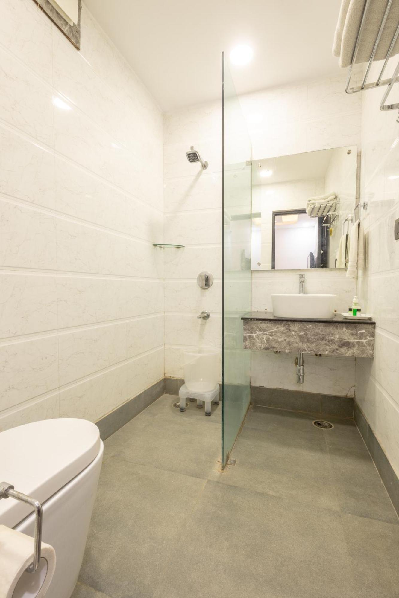 Cosmo Near Blk Hospital Karol Bagh Hotel