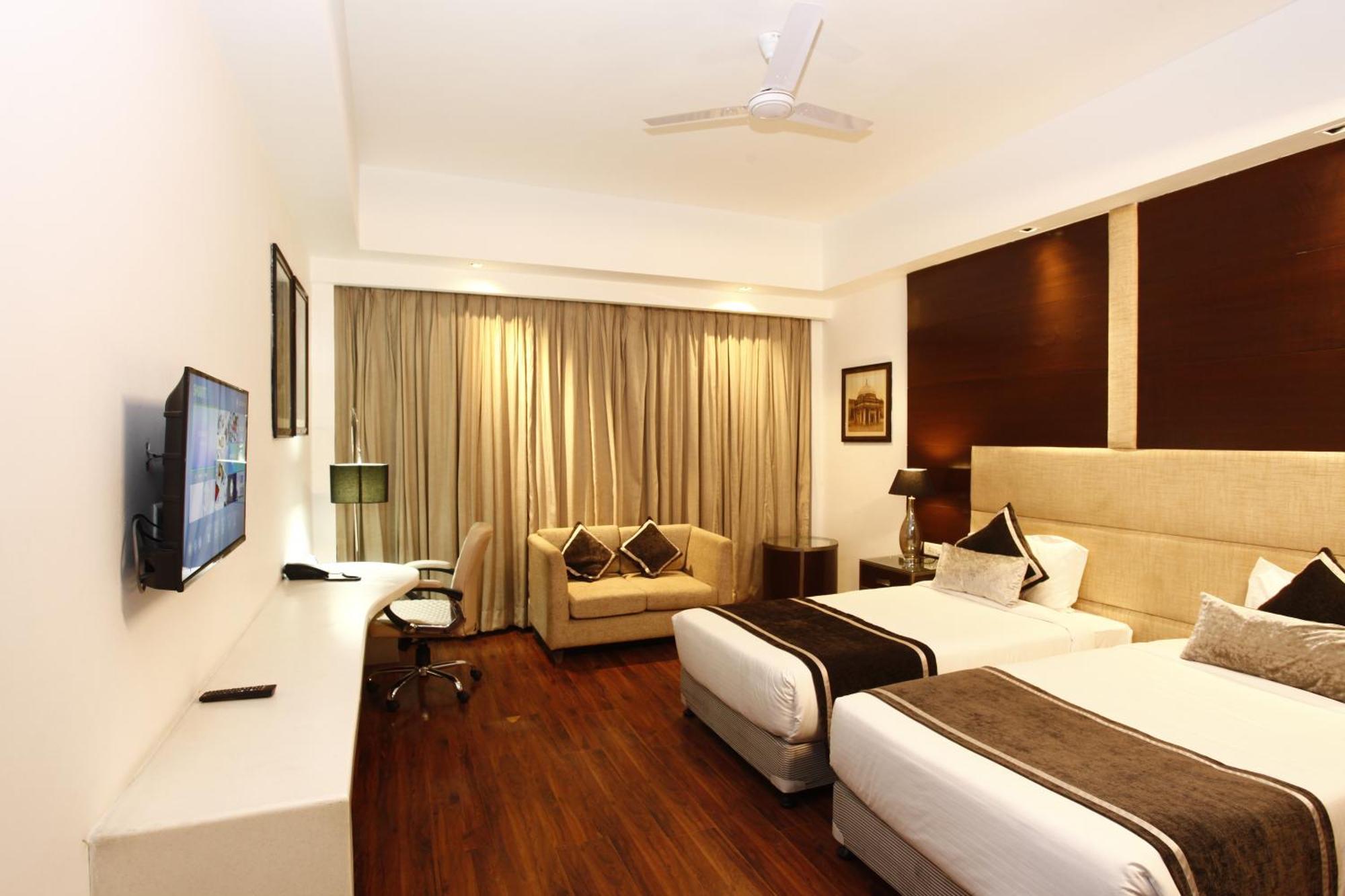 Plutos New Delhi