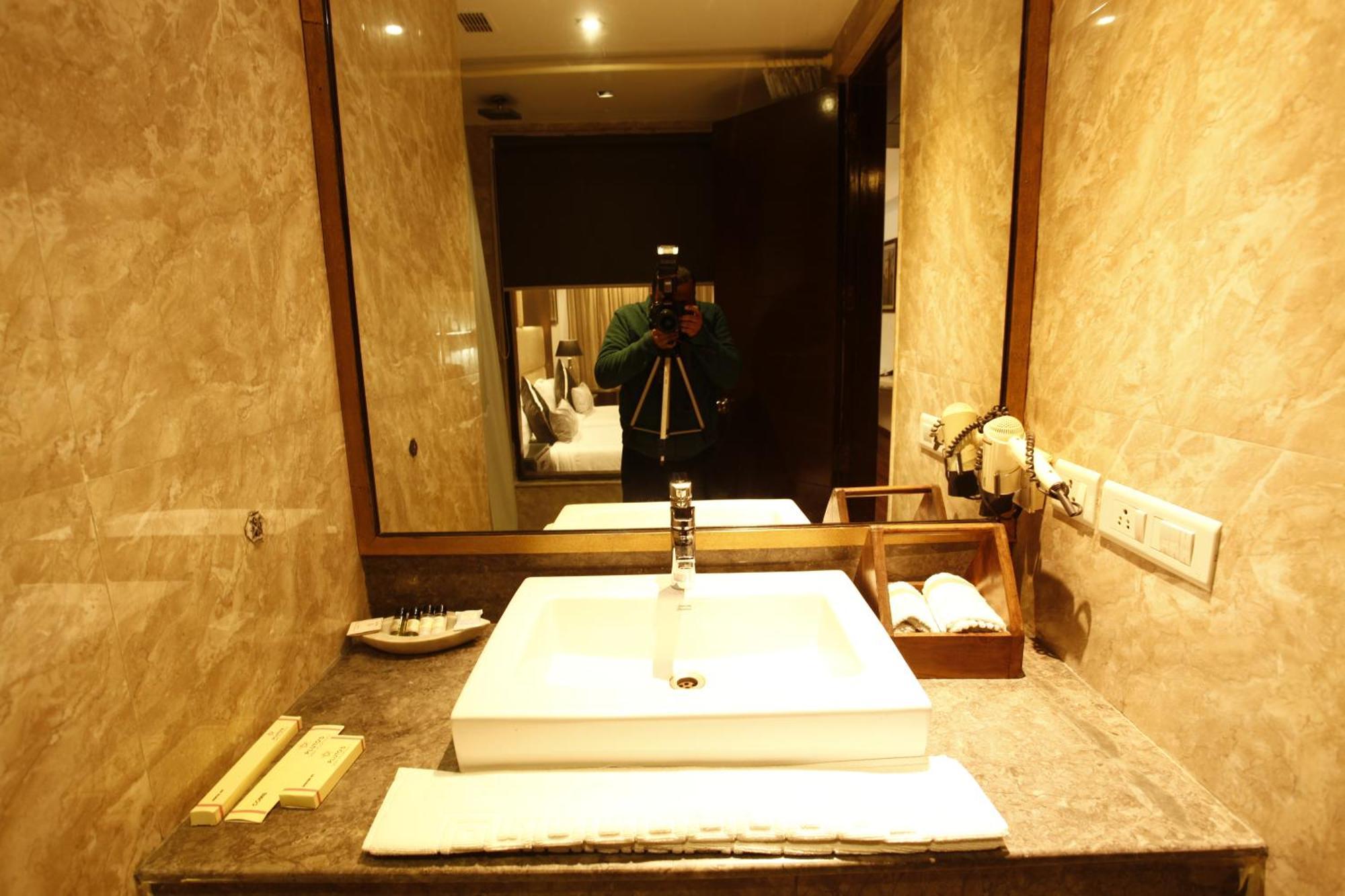 Plutos Hotel 3*