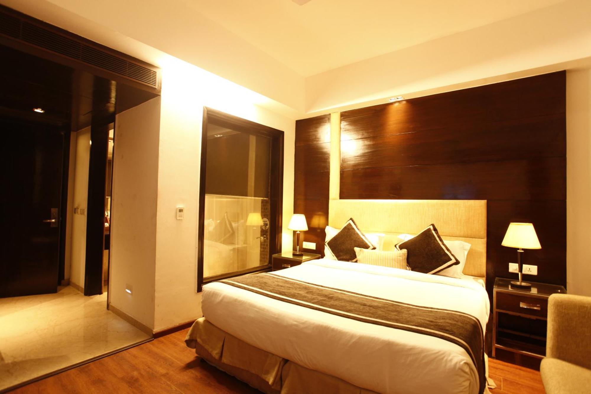 Plutos New Delhi