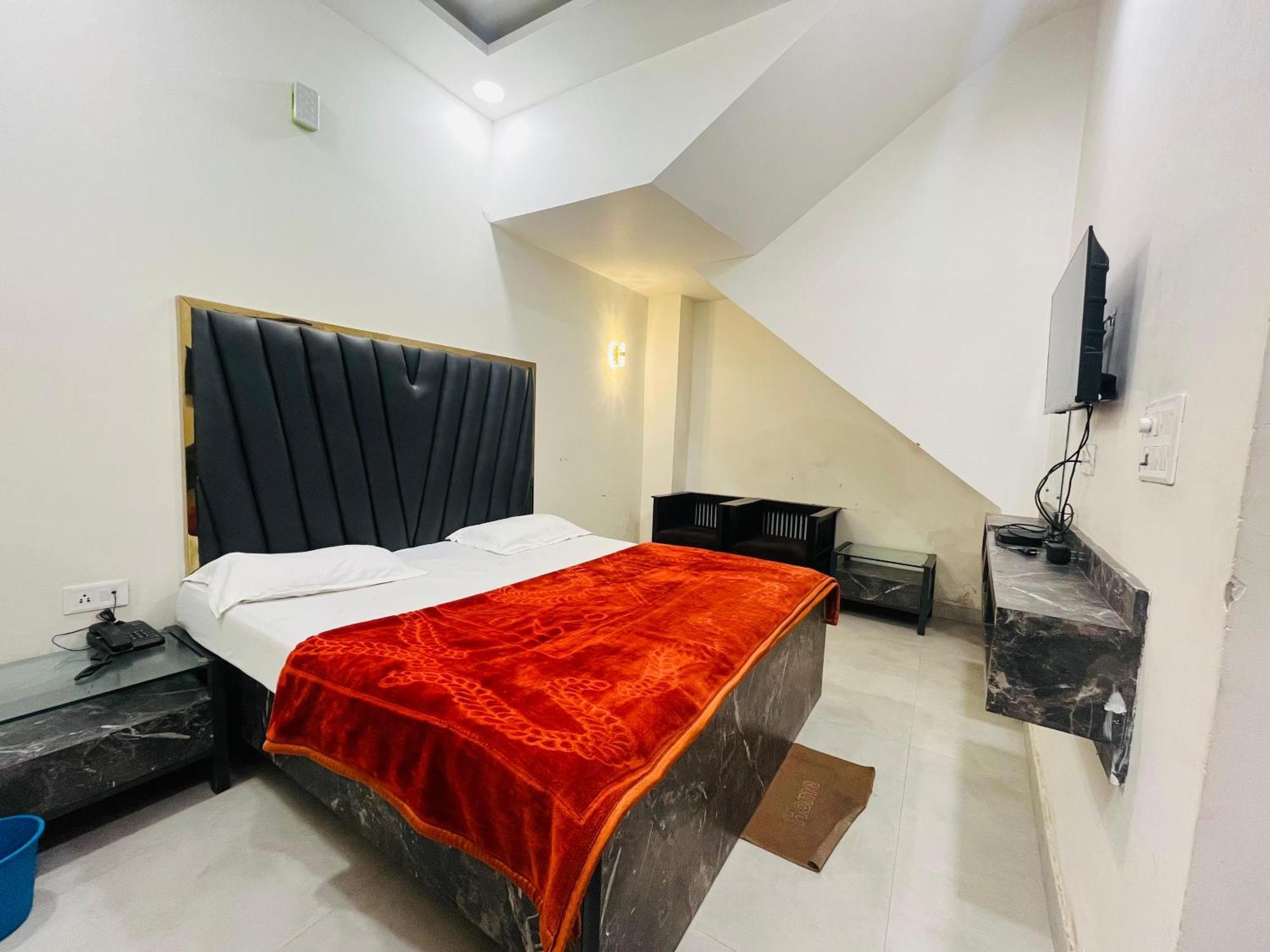 Roomshala 152 Sukoon - Ramesh Nagar Metro Station