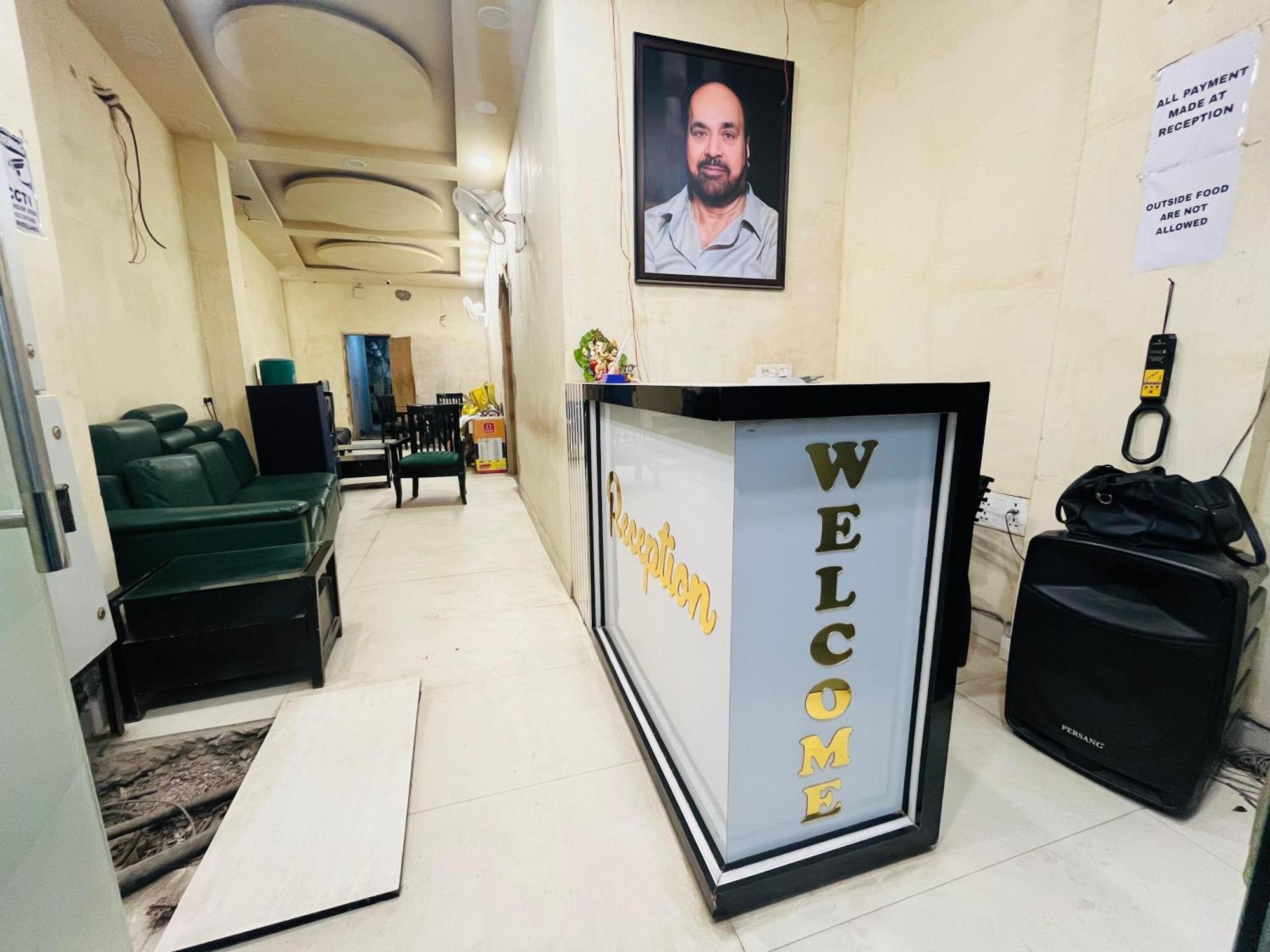 Roomshala 152 Sukoon - Ramesh Nagar Metro Station Hotel New Delhi