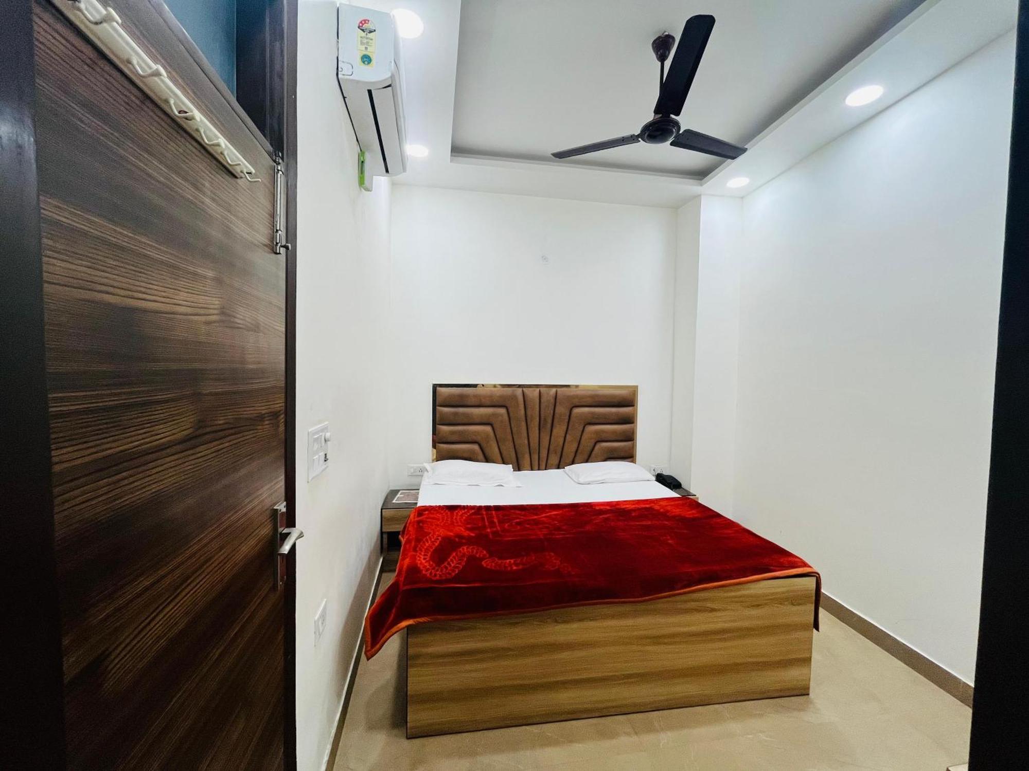 Roomshala 152 Sukoon - Ramesh Nagar Metro Station