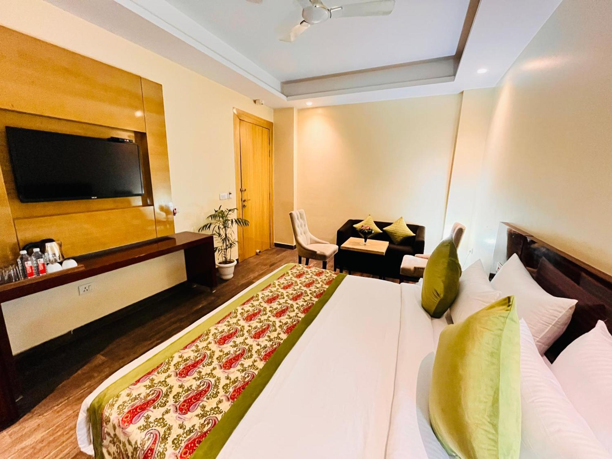Banz Near Delhi Airport Hotel New Delhi