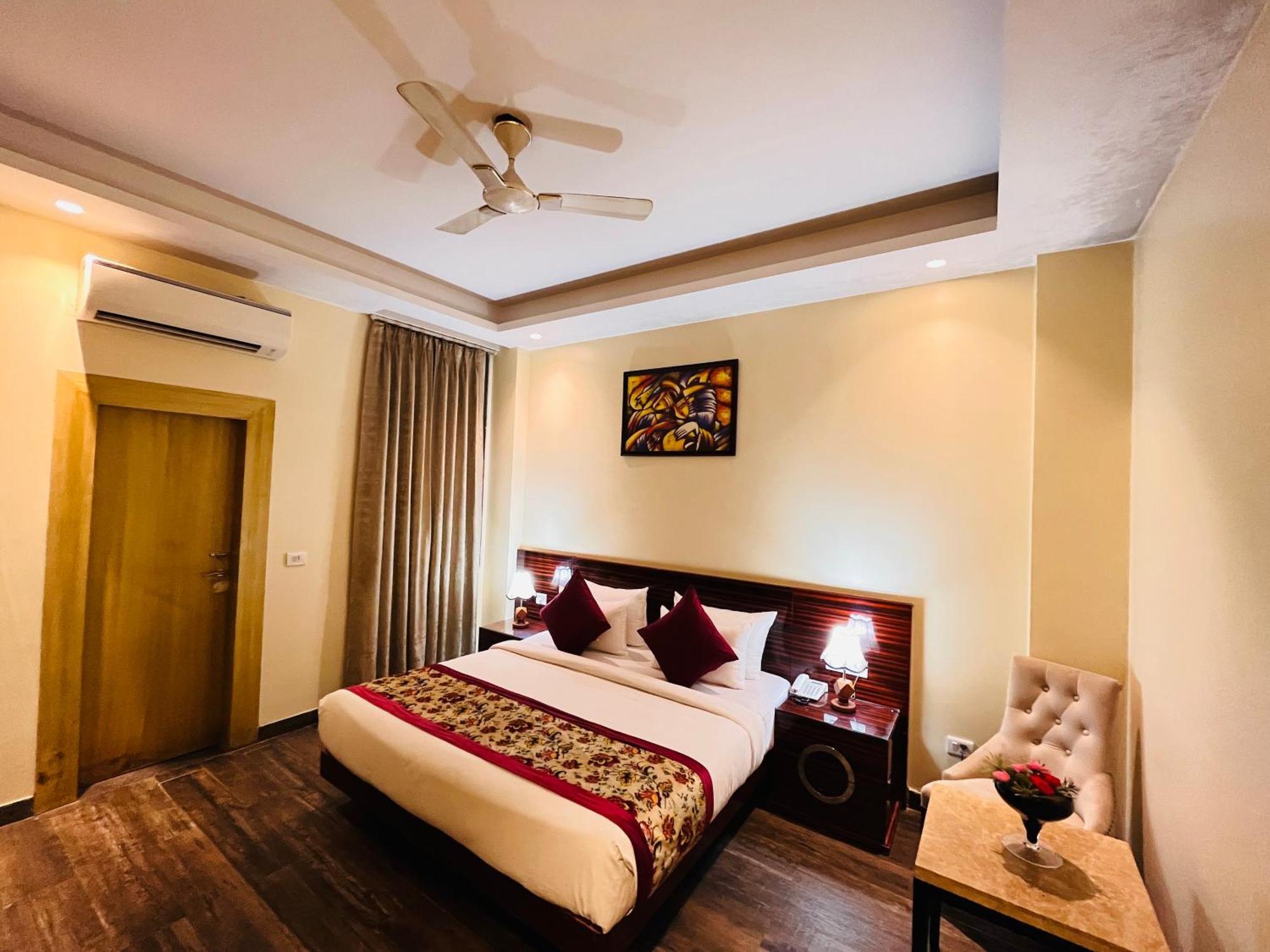 Hotel Banz Near Delhi Airport