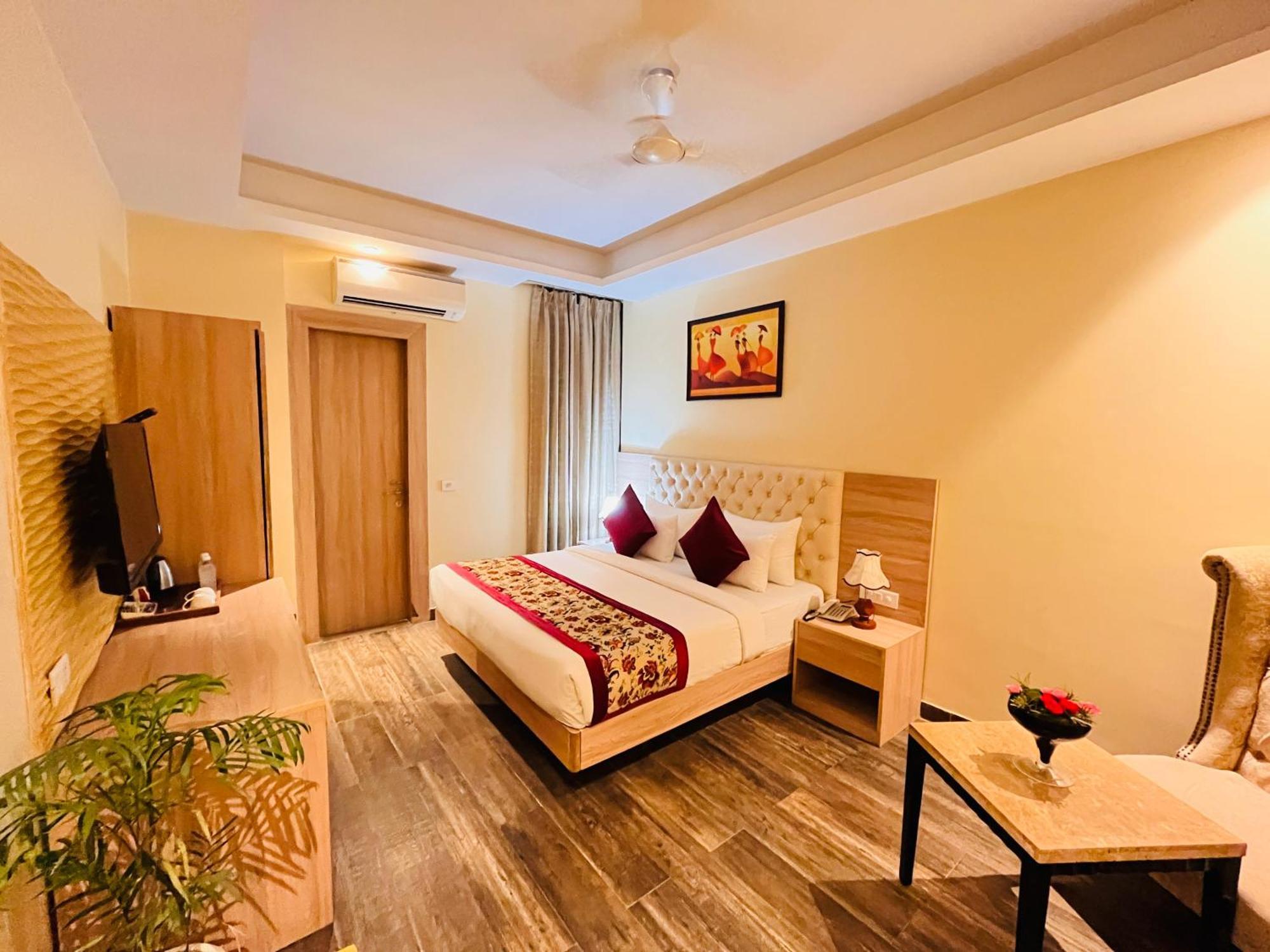 Banz Near Delhi Airport New Delhi