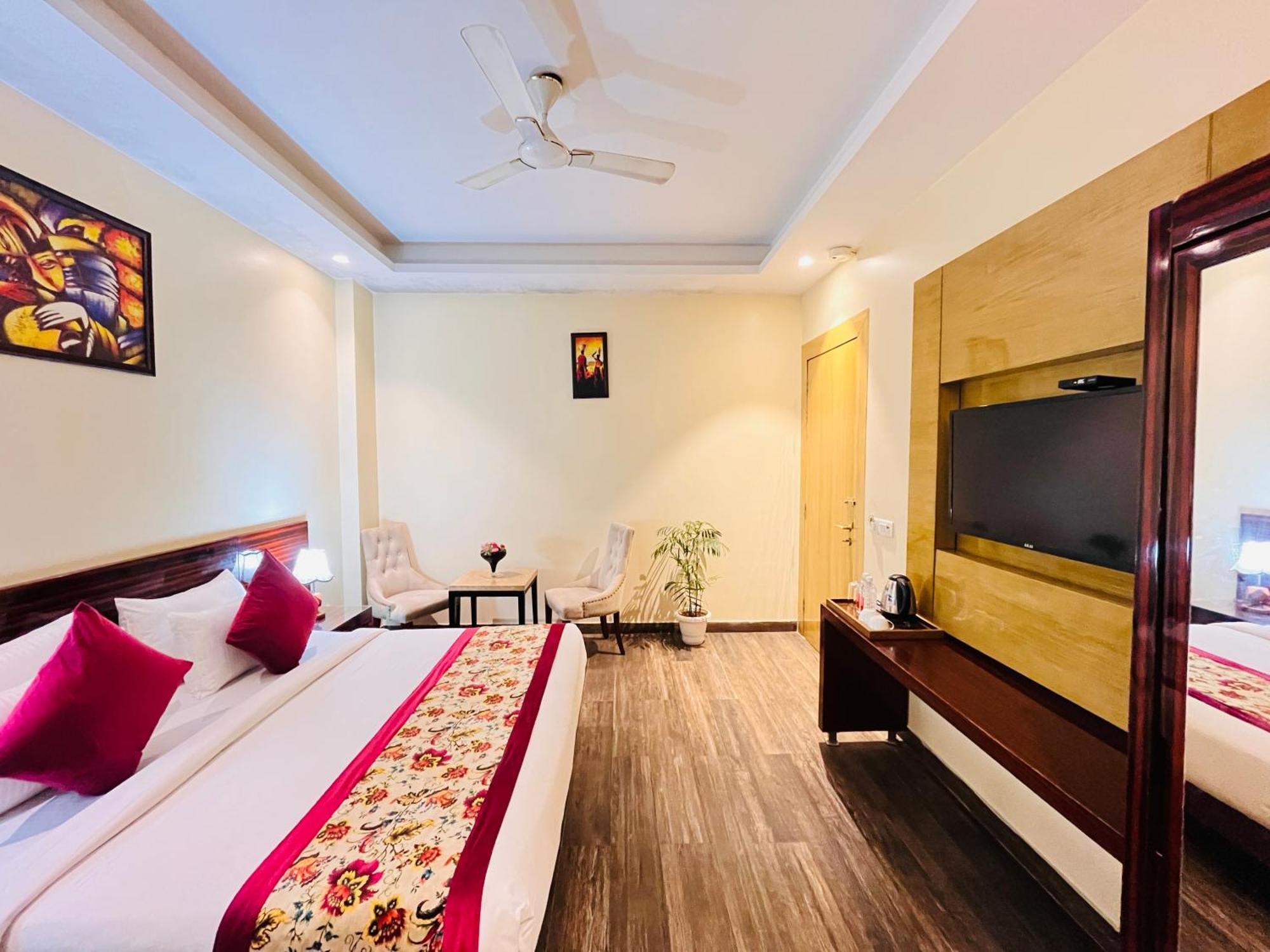 Banz Near Delhi Airport New Delhi