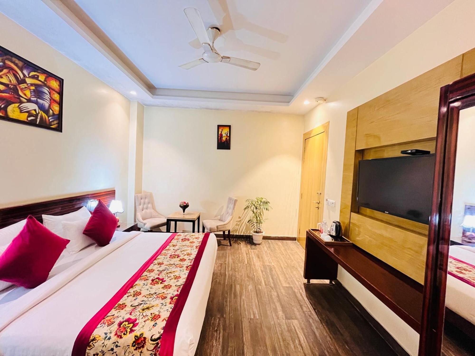 Banz Near Delhi Airport Hotel
