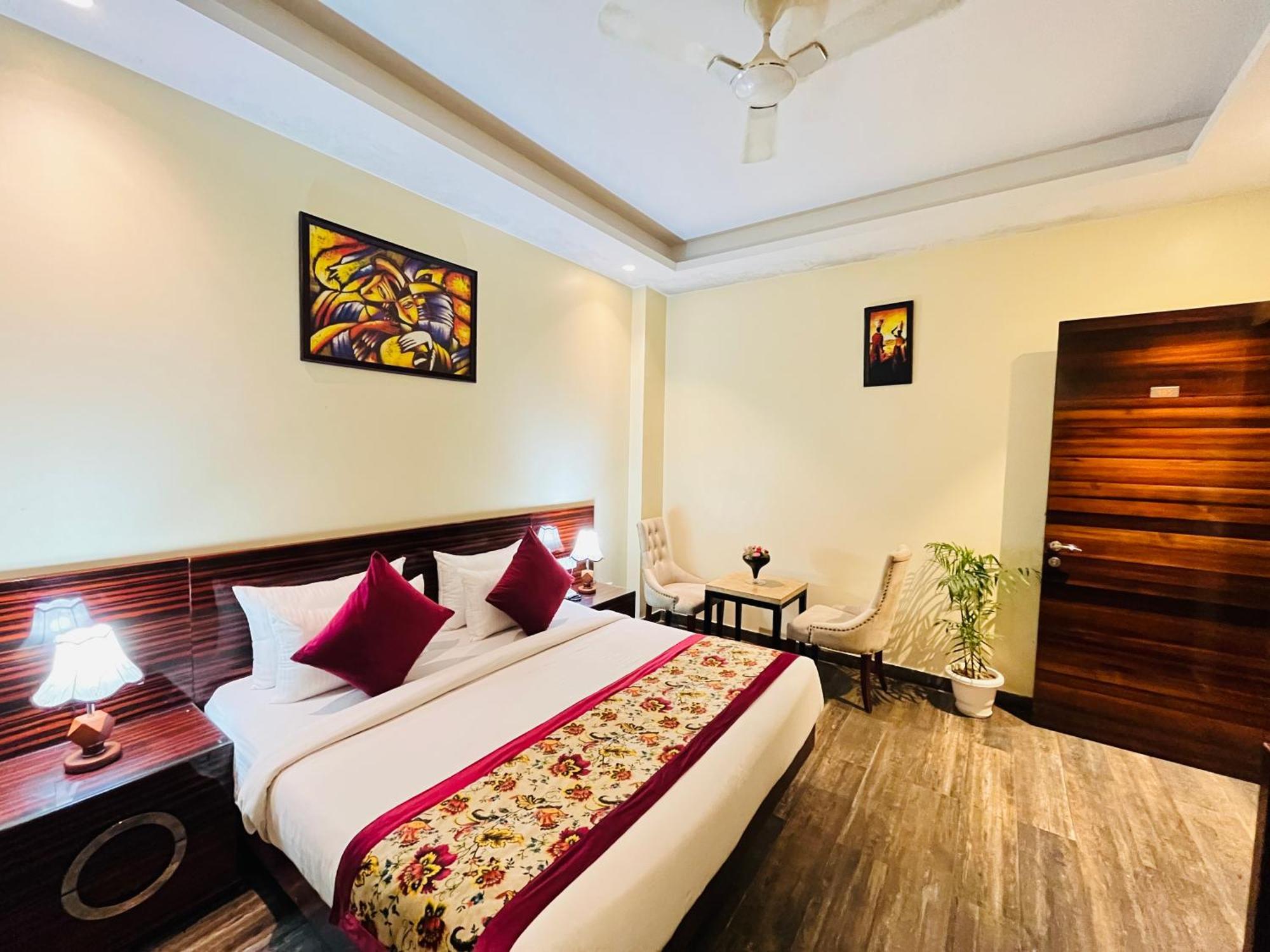 Banz Near Delhi Airport New Delhi