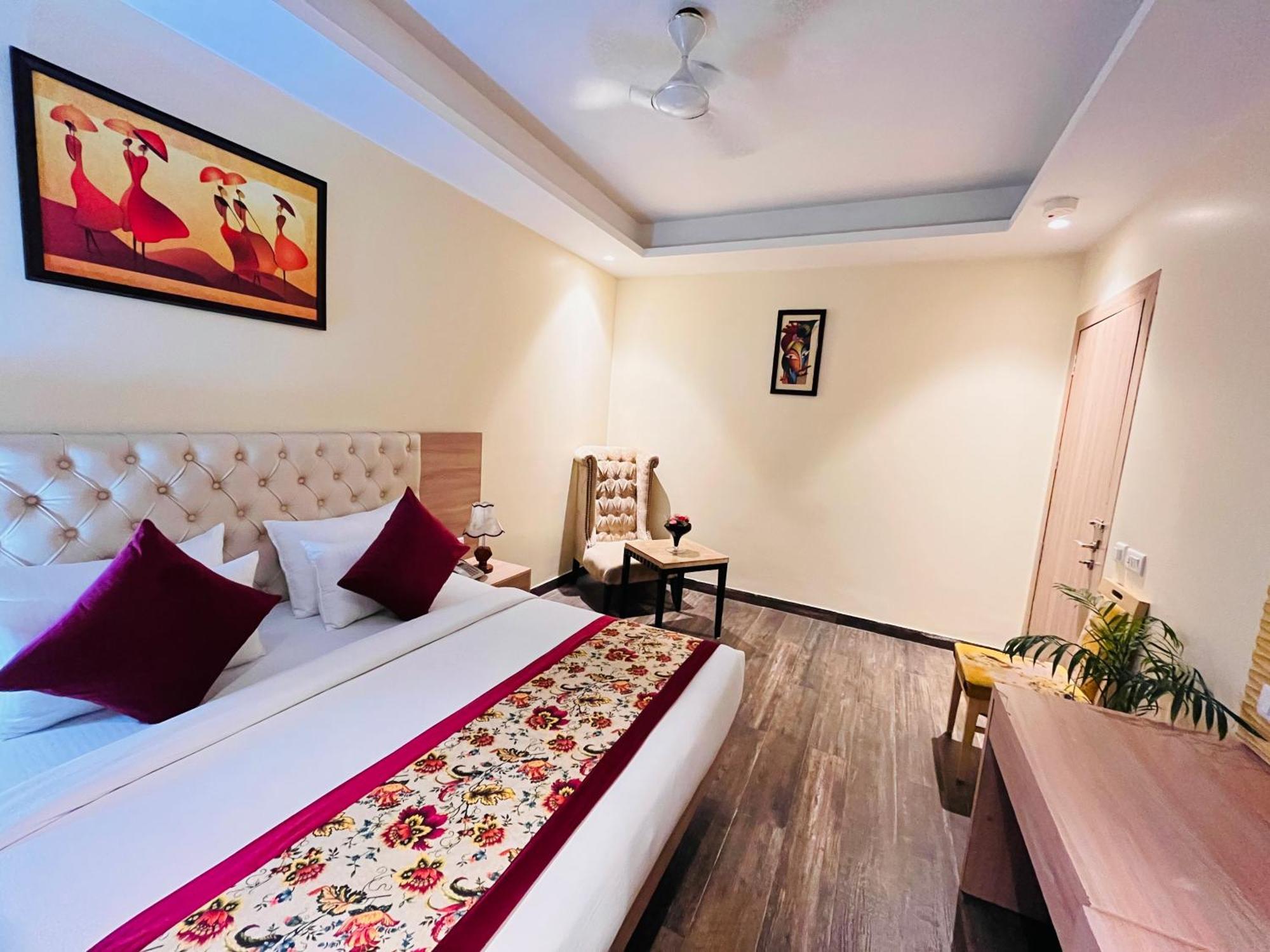 Banz Near Delhi Airport Hotel New Delhi