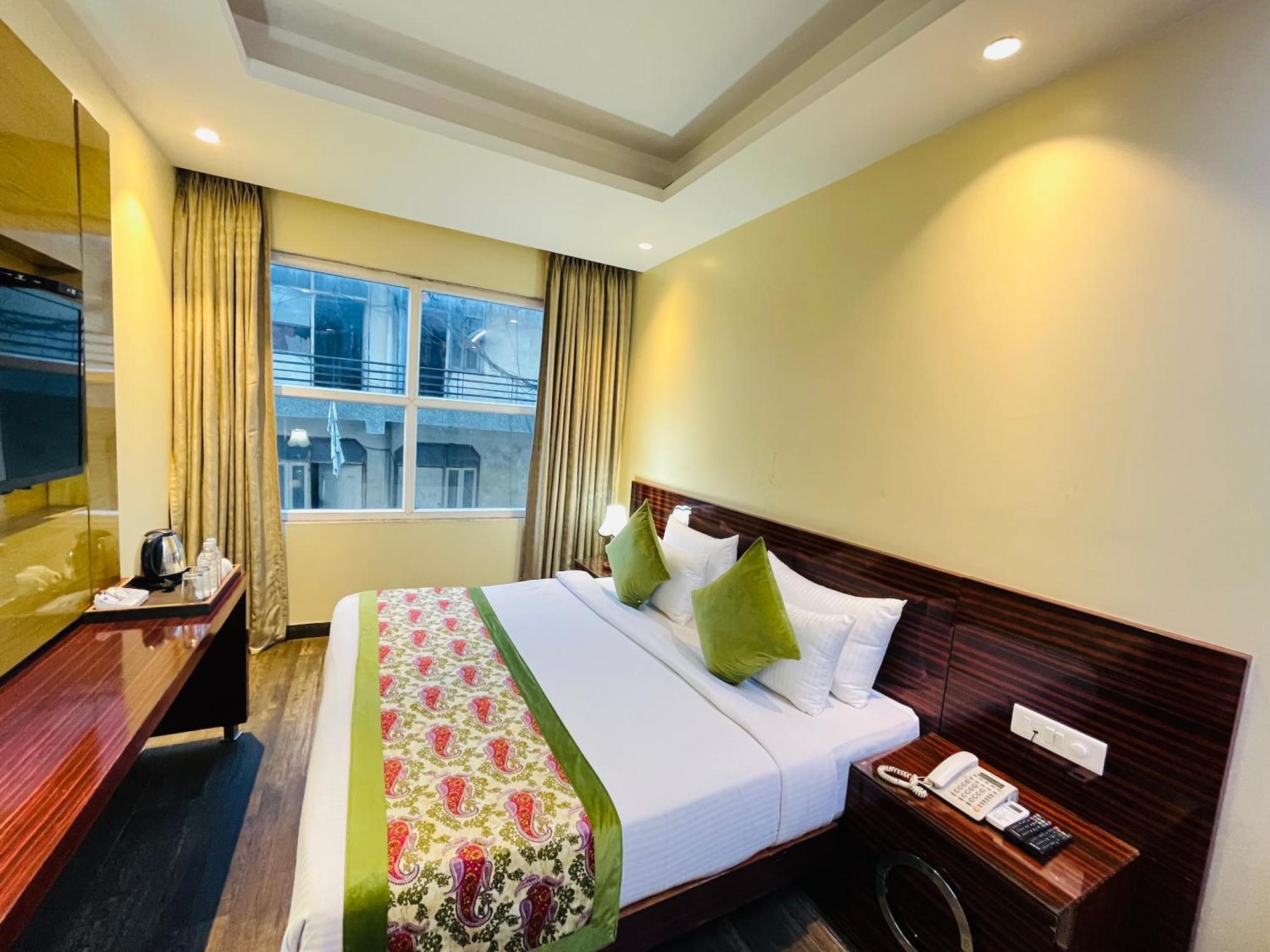 Banz Near Delhi Airport New Delhi