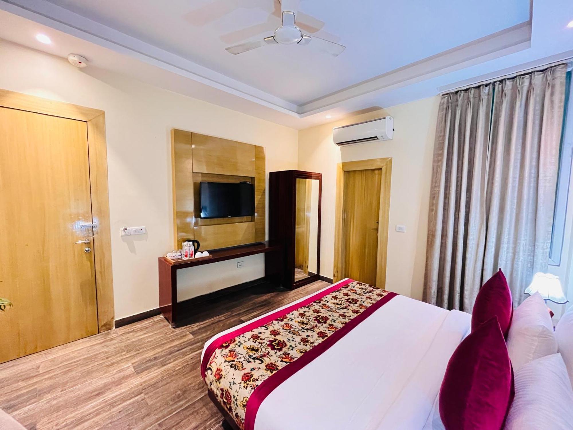 Banz Near Delhi Airport Hotel New Delhi