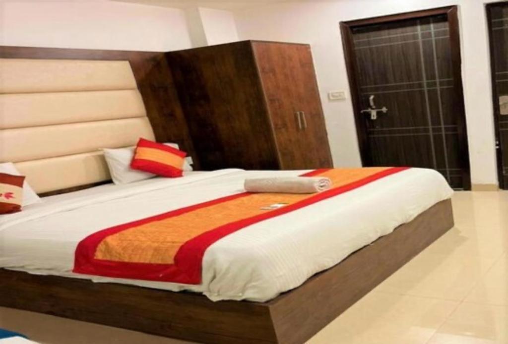 Hotel Grand Ivy Plaza 3*