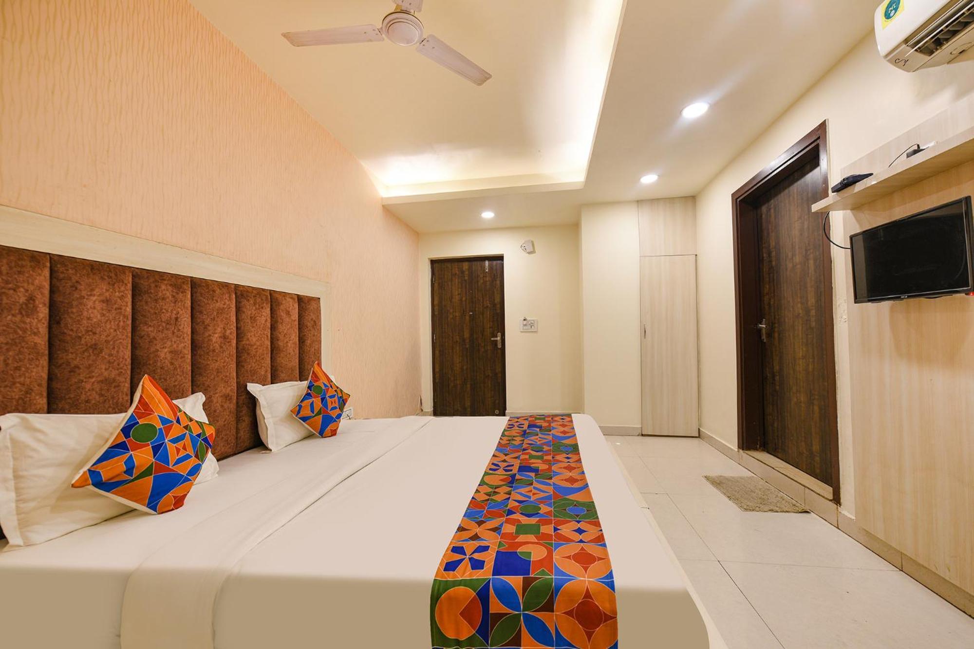 Hotel Fabexpress Seven Heaven 3*