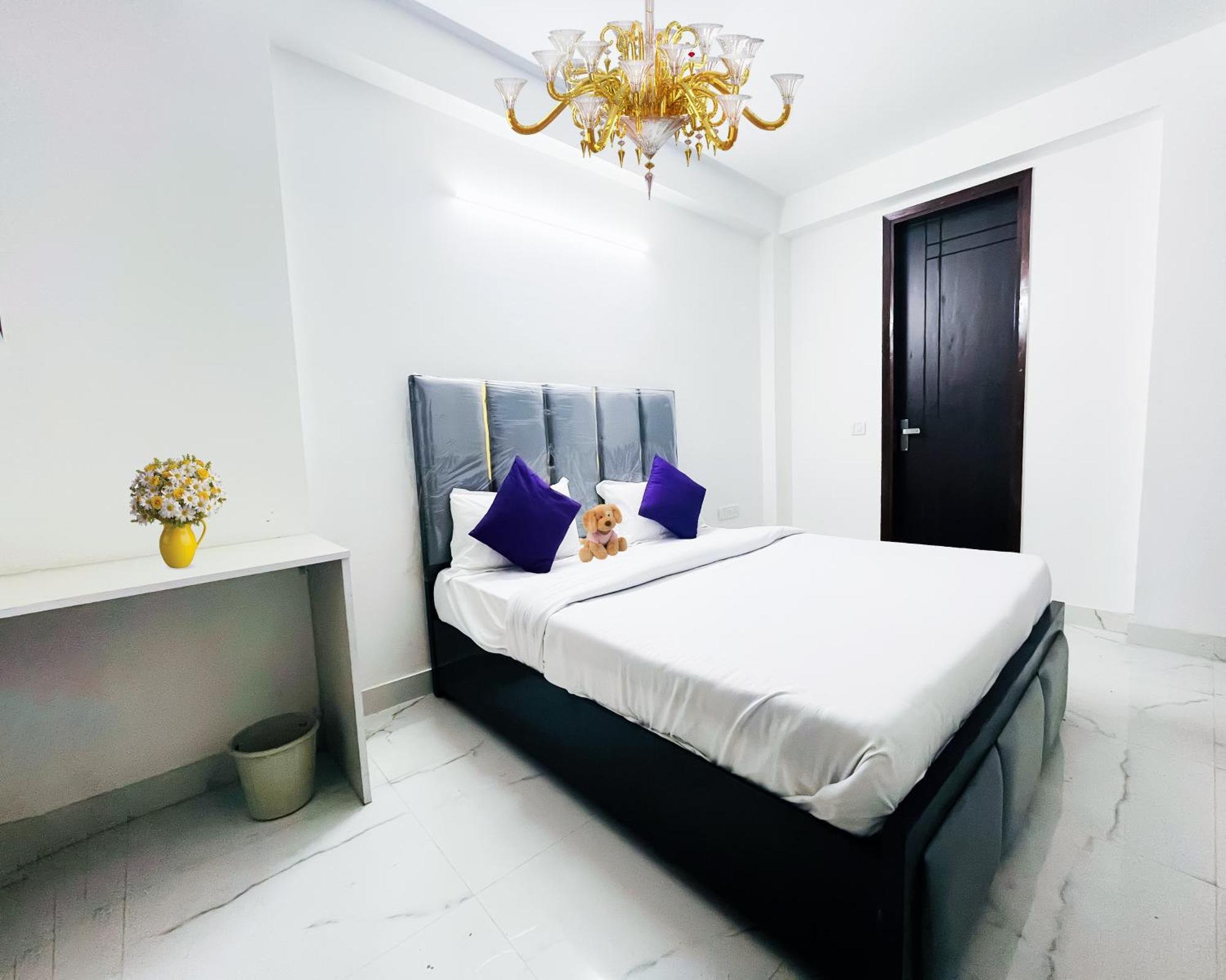 Purple 24 Seven -malviya Nagar Hotel 3*
