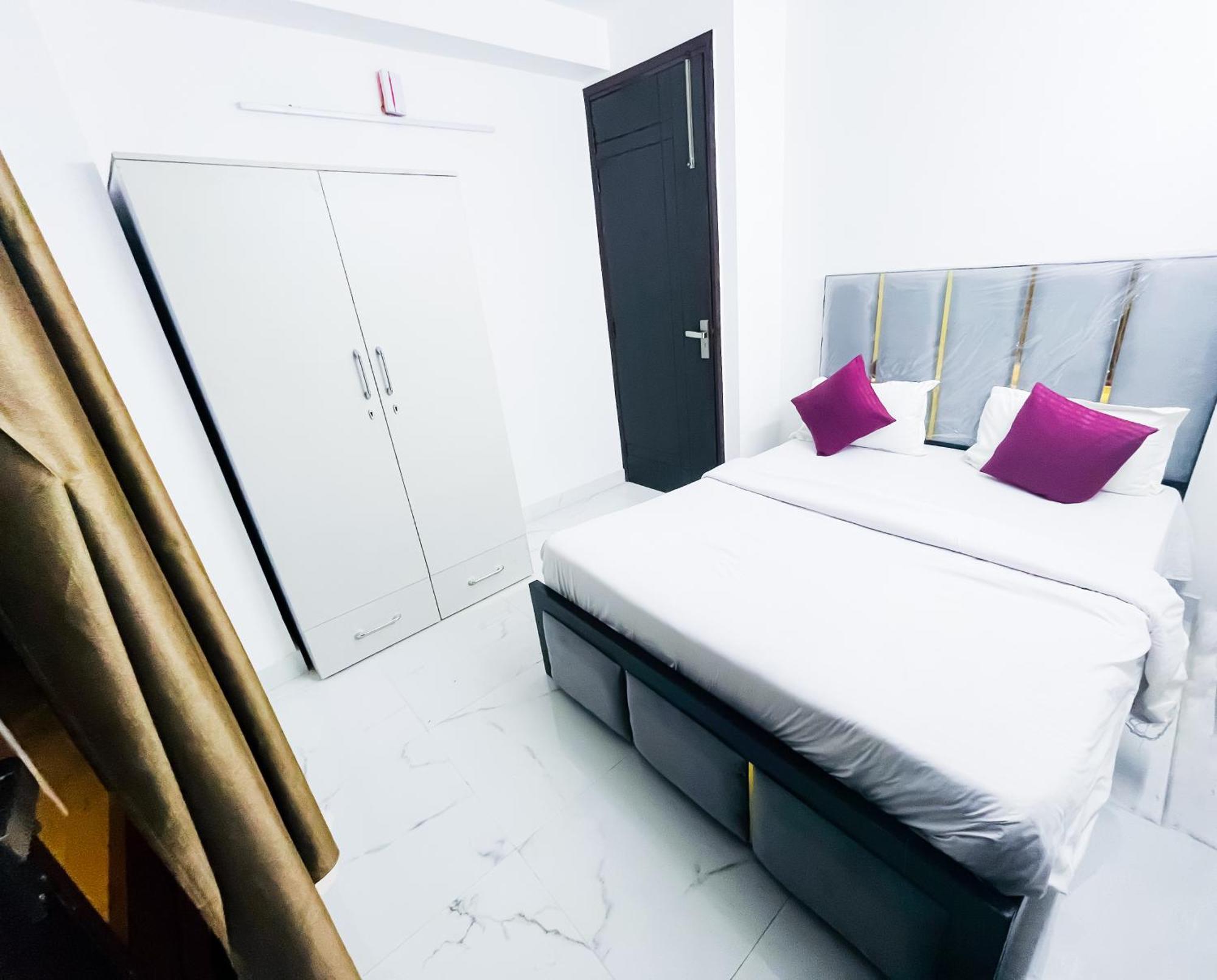 Purple 24 Seven -malviya Nagar Hotel