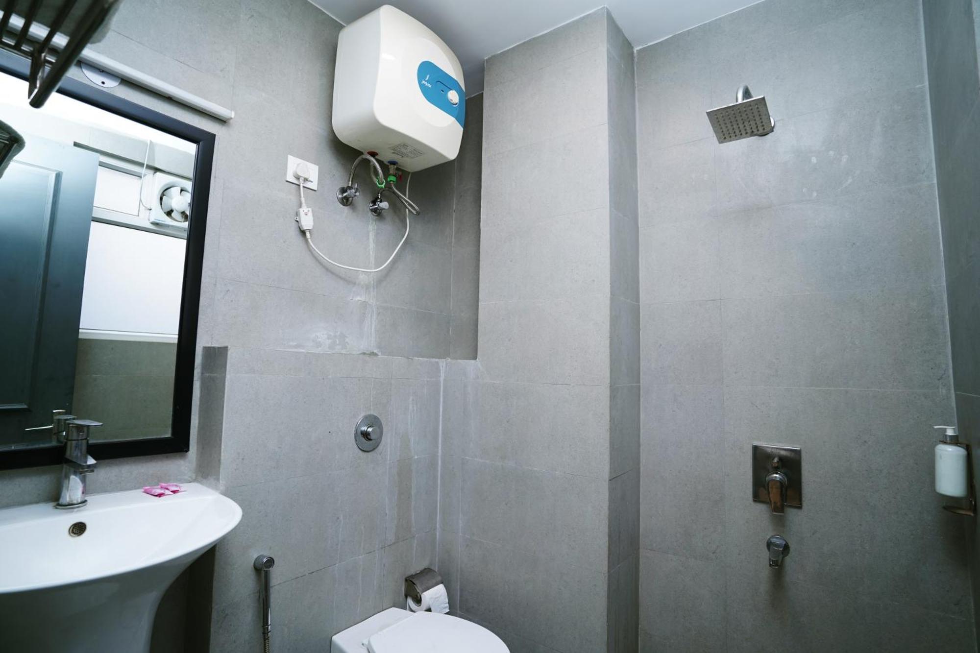 Hotel Mira Residency- Outer Ring Road, Paschim Vihar 3*