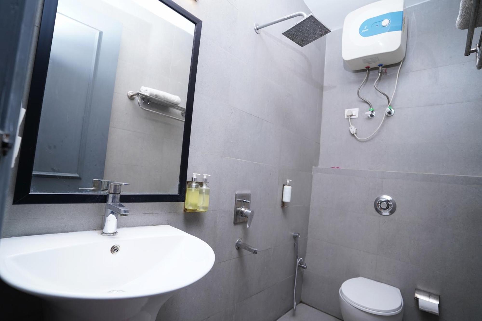 Mira Residency- Outer Ring Road, Paschim Vihar Hotel 3*