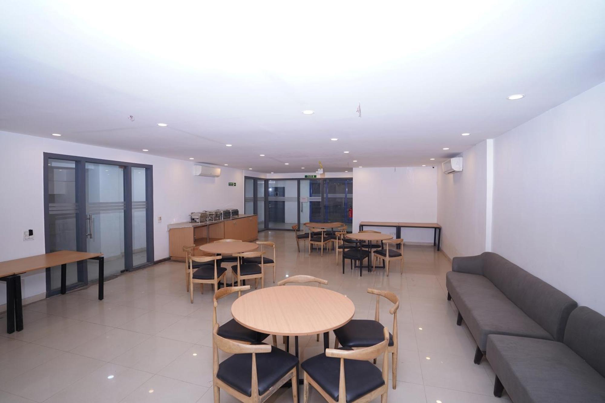 Hotel Mira Residency- Outer Ring Road, Paschim Vihar 3*