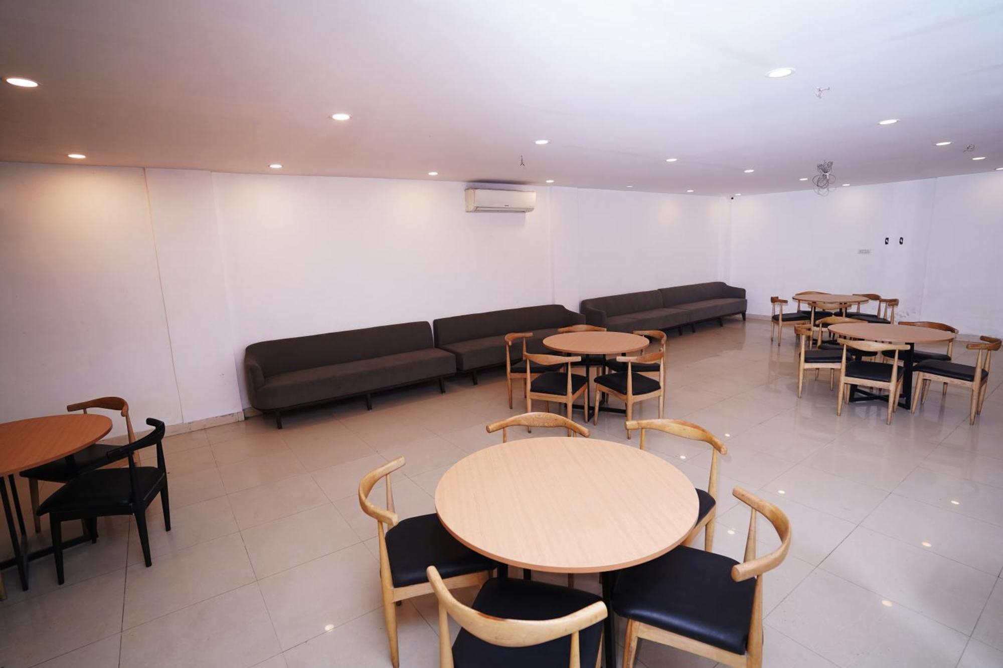 Hotel Mira Residency- Outer Ring Road, Paschim Vihar 3*