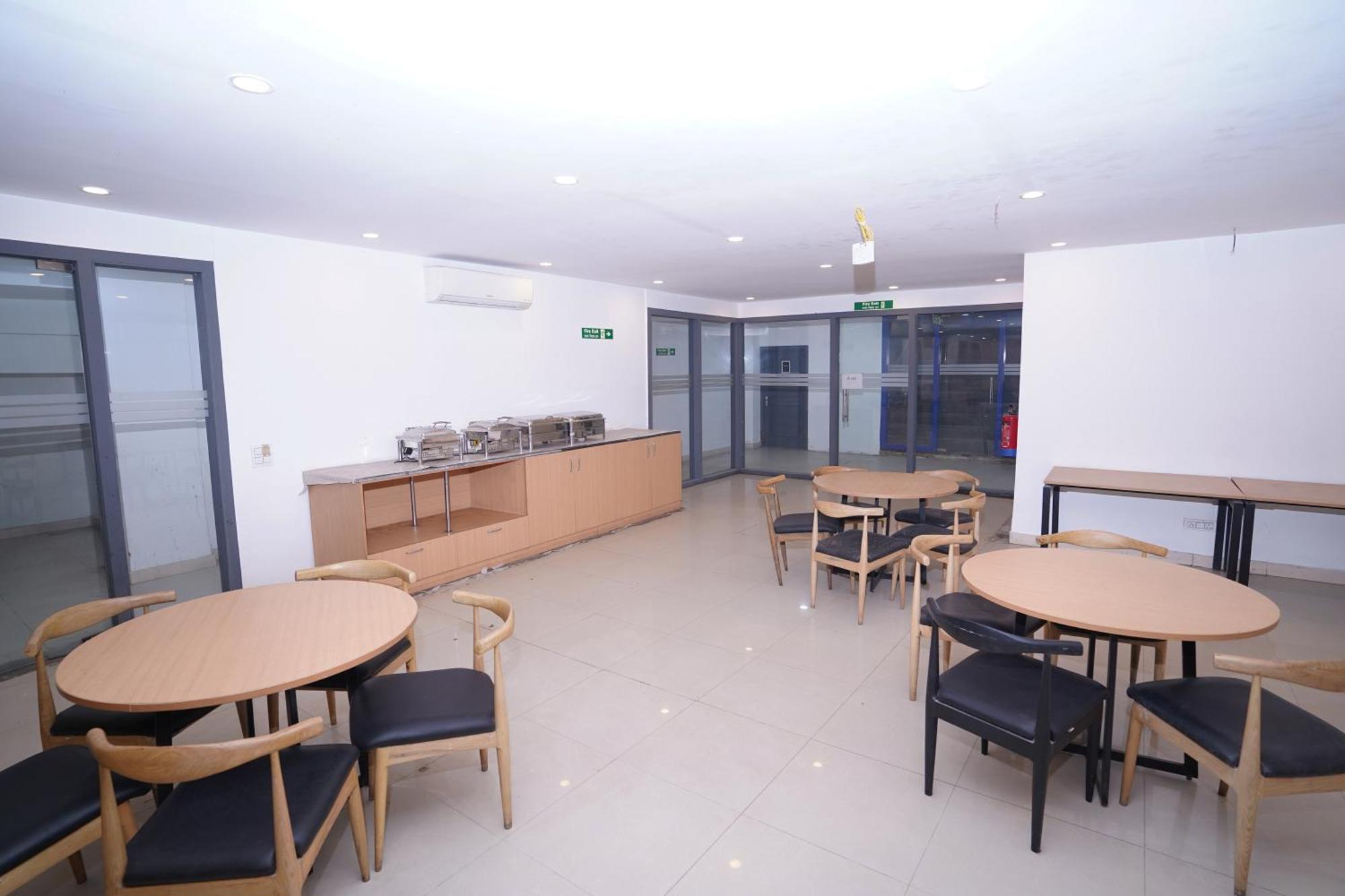 Hotel Mira Residency- Outer Ring Road, Paschim Vihar Nova Deli