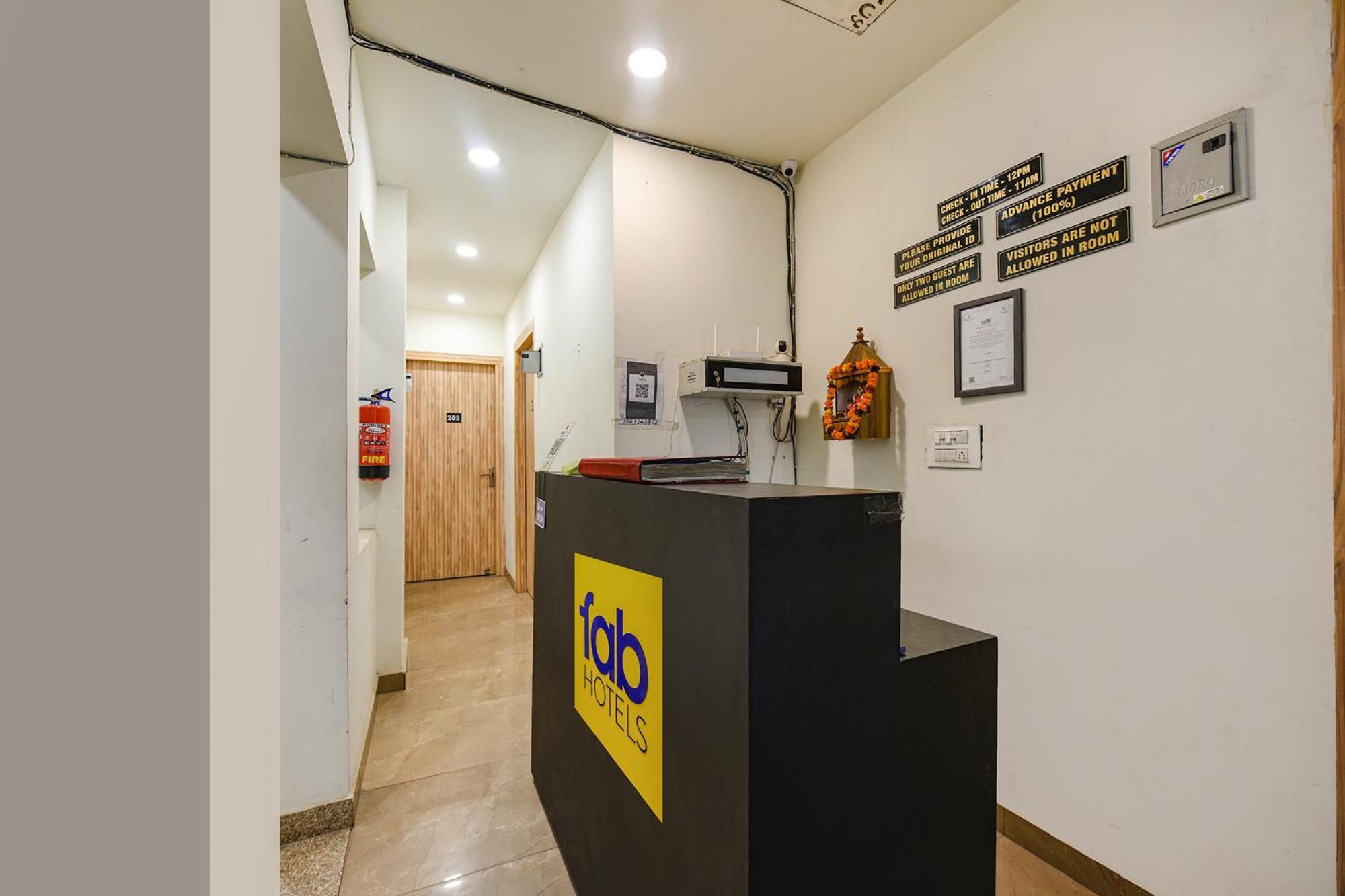 Fabexpress Divya Hotel 3*