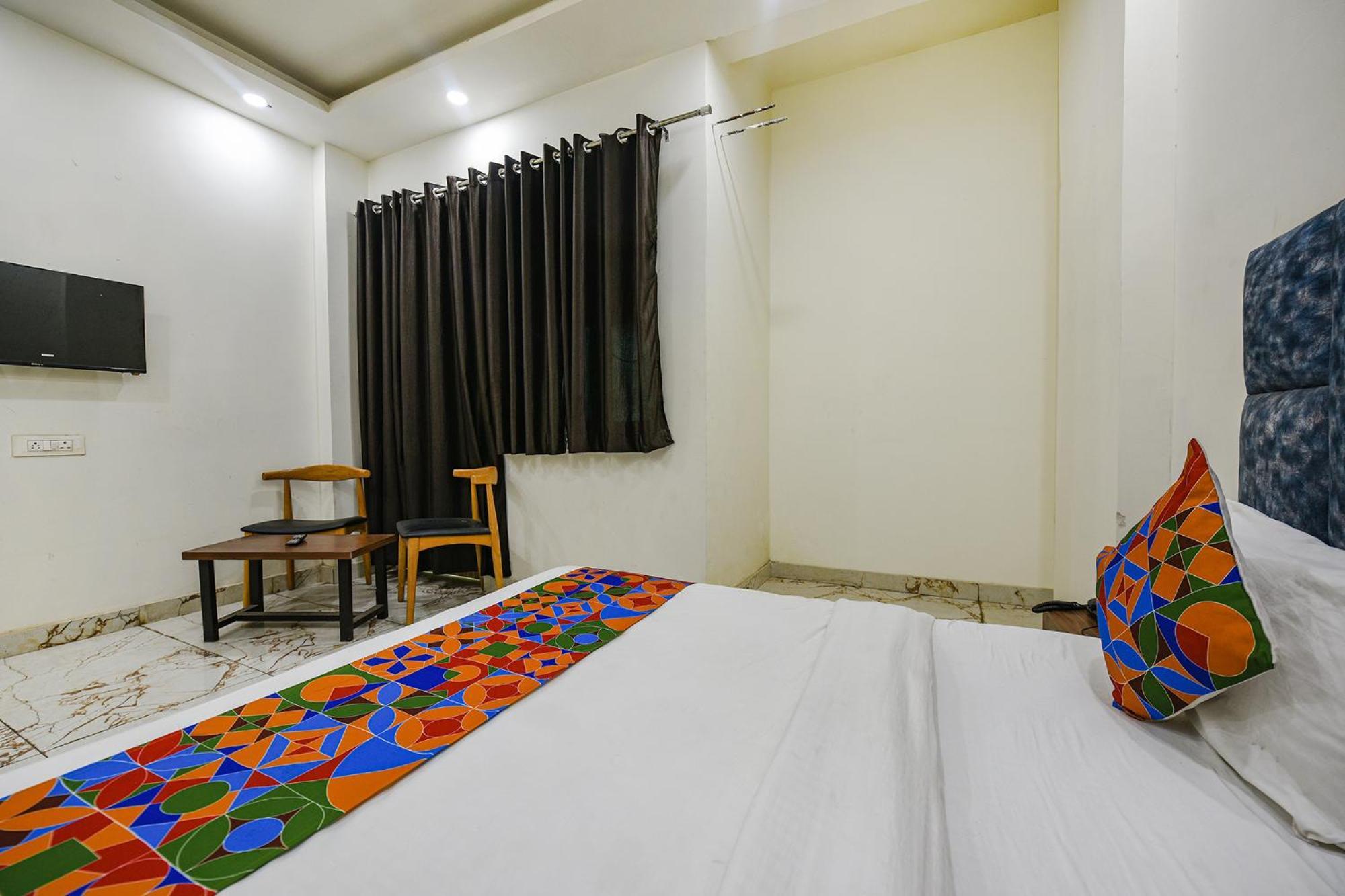 Hotel Fabexpress Divya 3*
