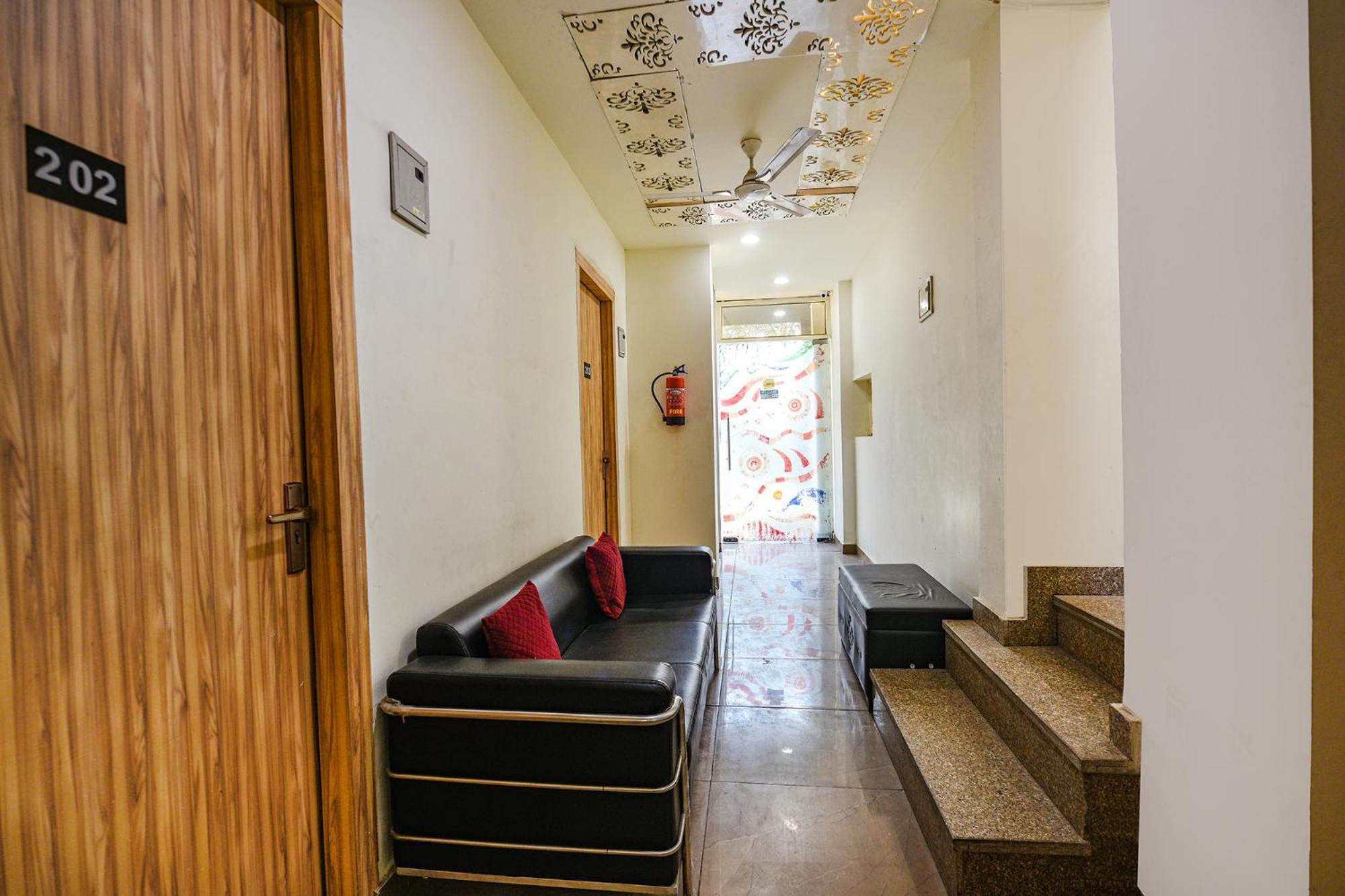 Fabexpress Divya Hotel 3*