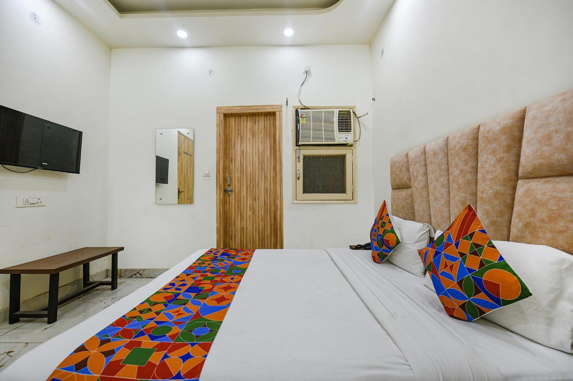 Fabexpress Divya Hotel 3*
