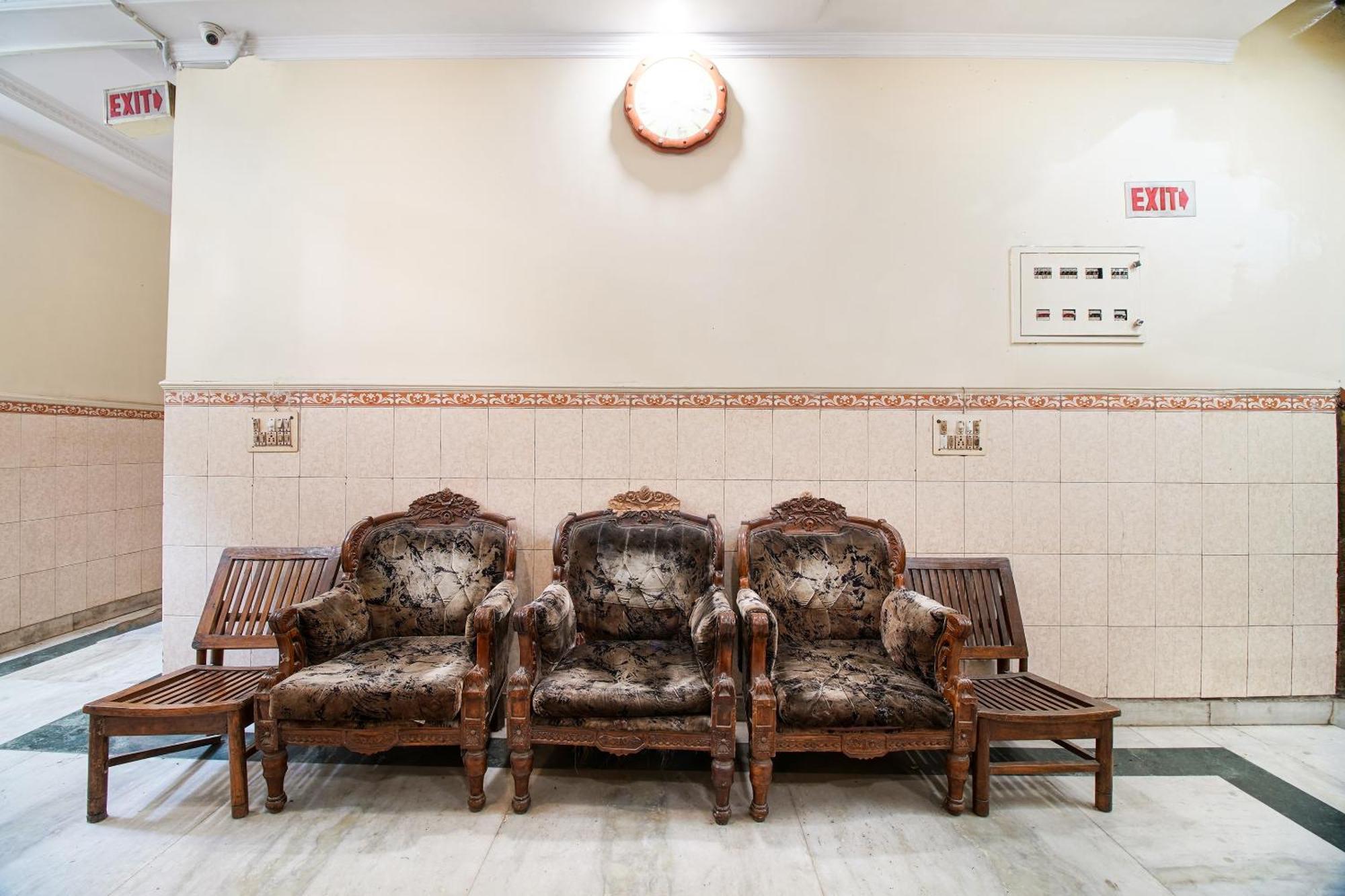 Oyo Maya Palace Hotel
