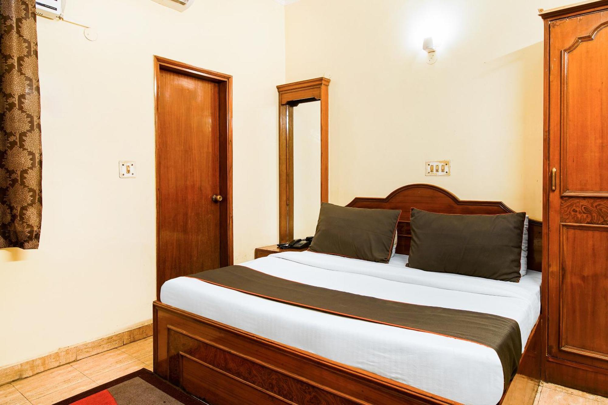 Hotel Oyo Maya Palace