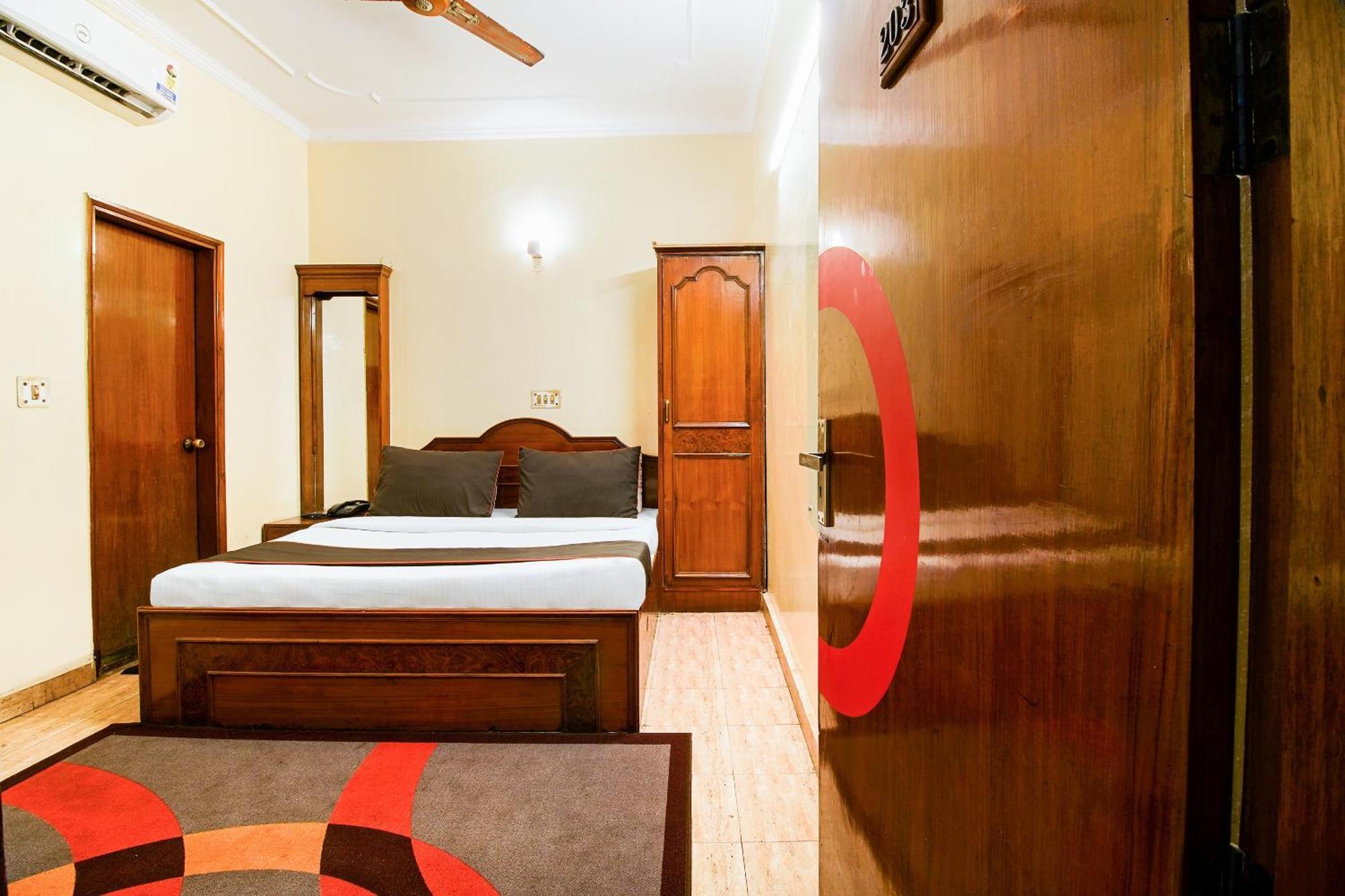 Hotel Oyo Maya Palace