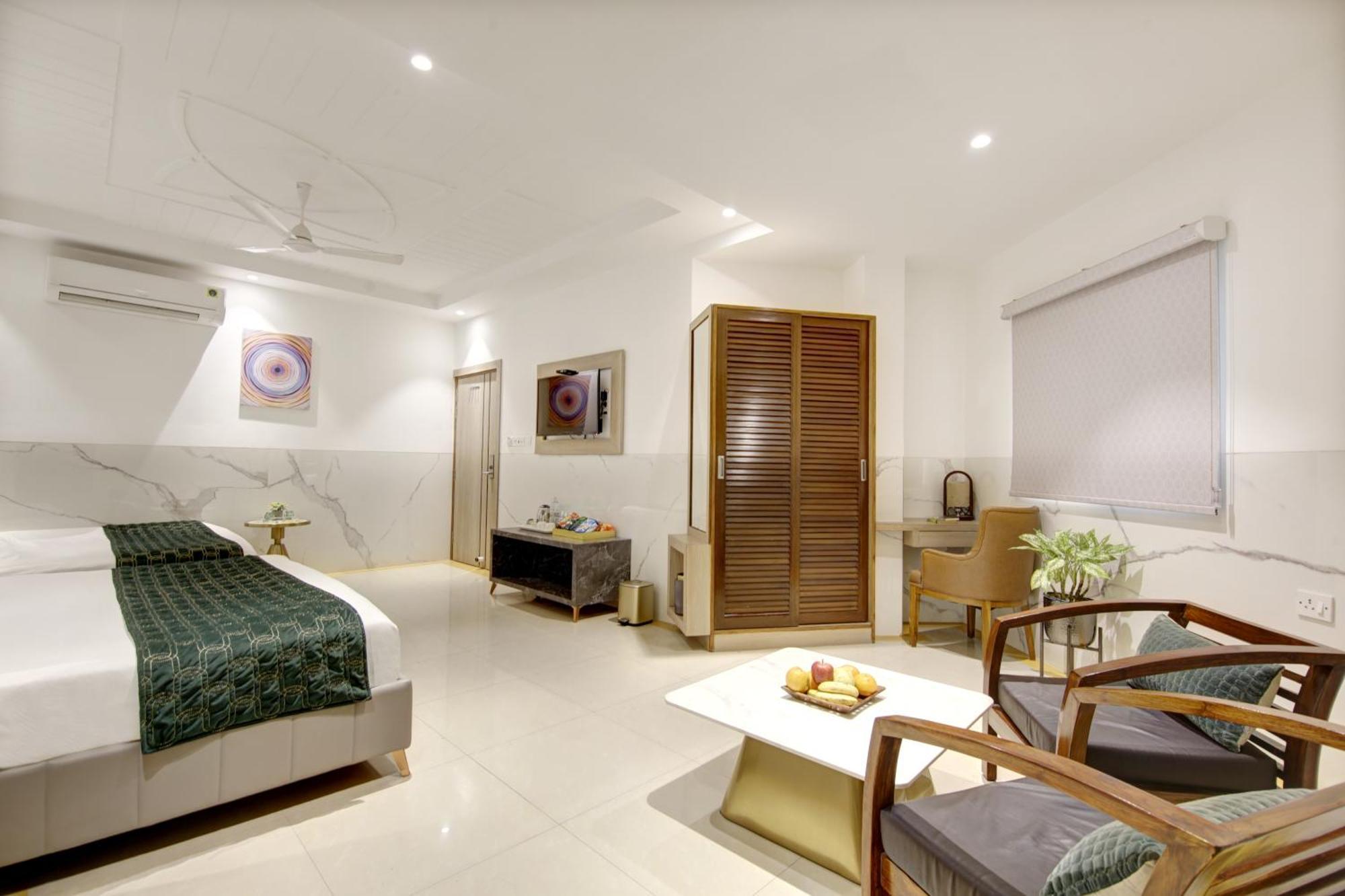 Delhi 37 Near - Delhi Airport Hotel 3*