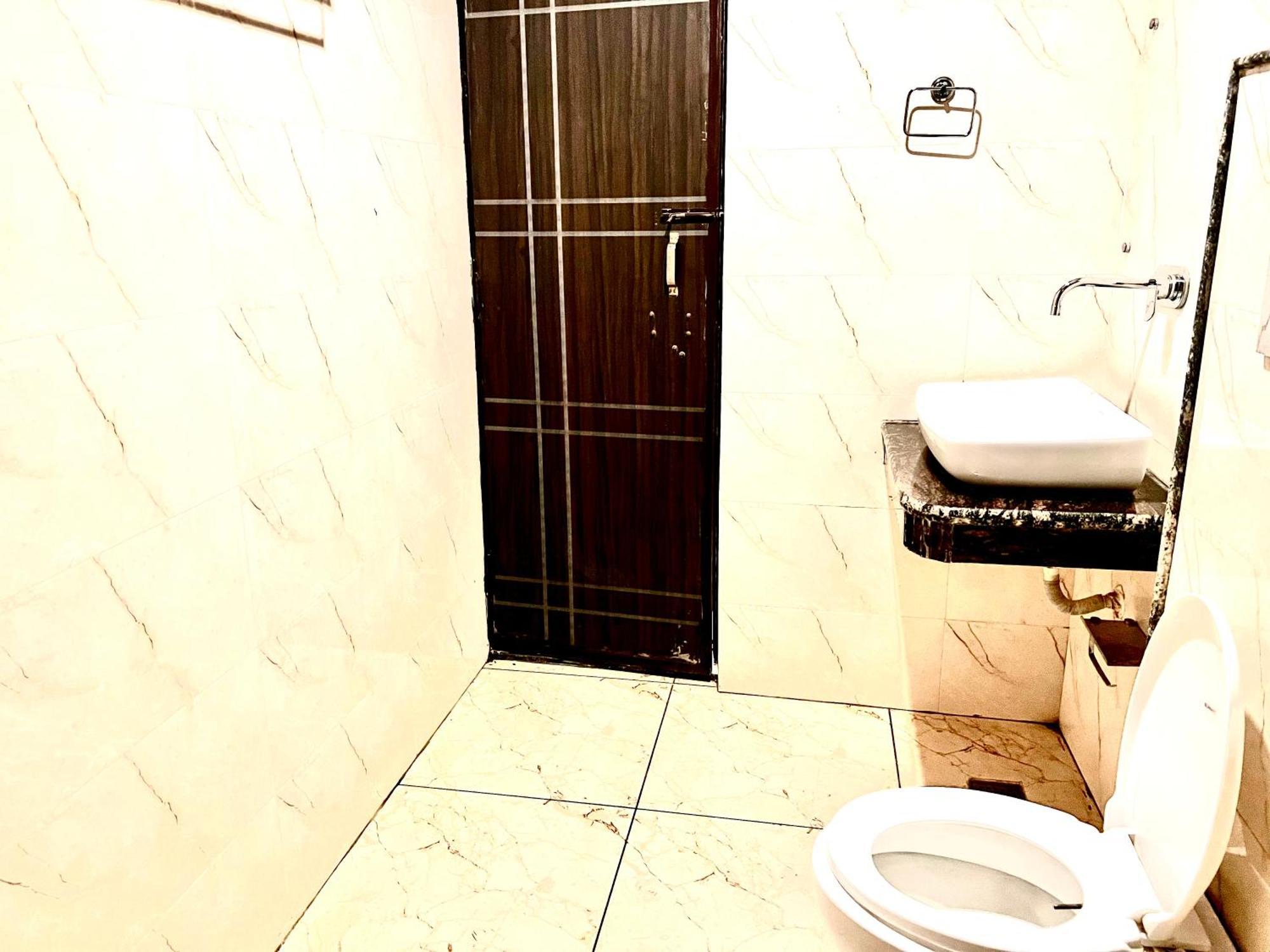 Hotel Tej Palace Near Igi Airport Delhi