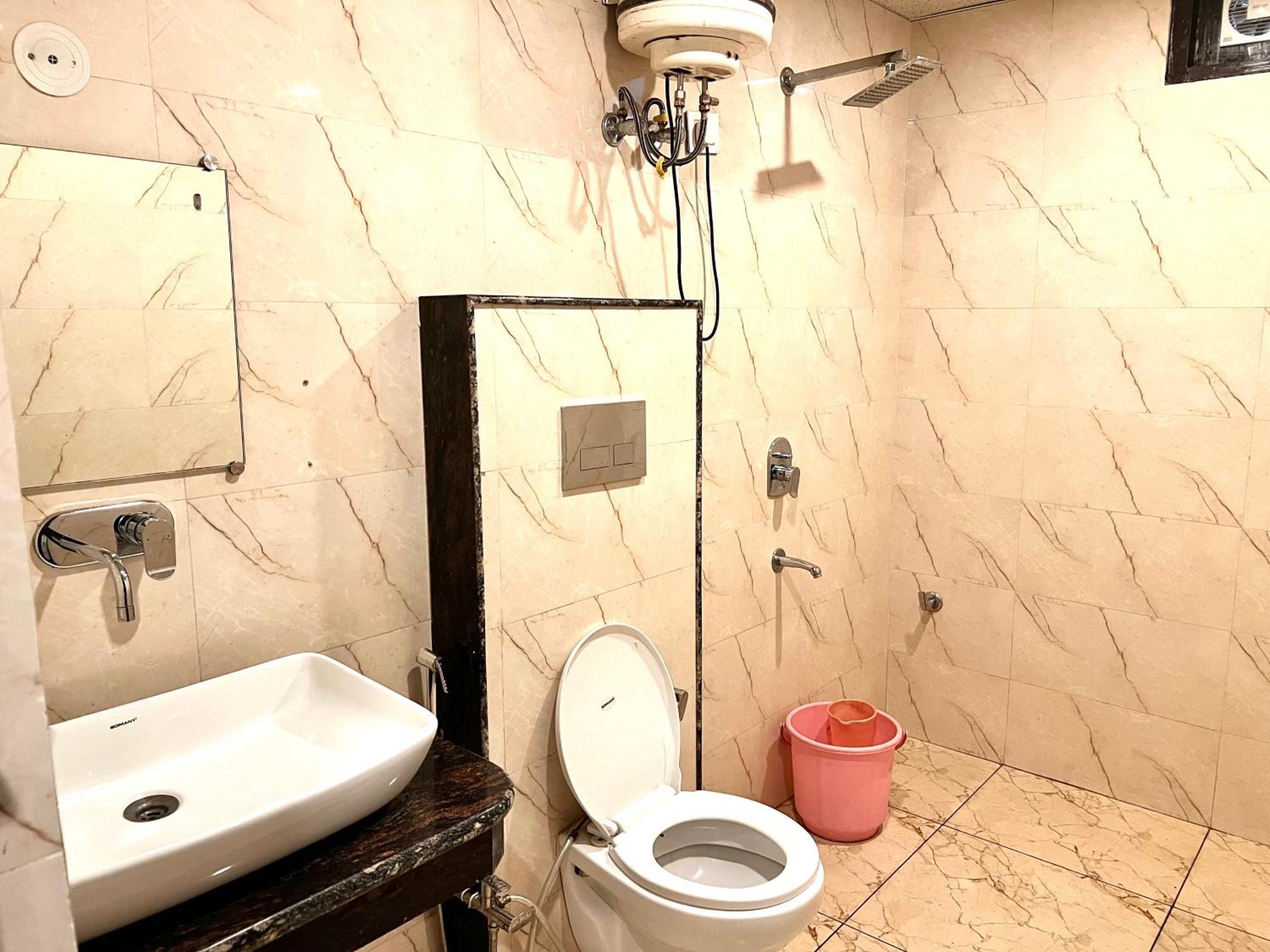 Hotel Tej Palace Near Igi Airport Delhi 4*