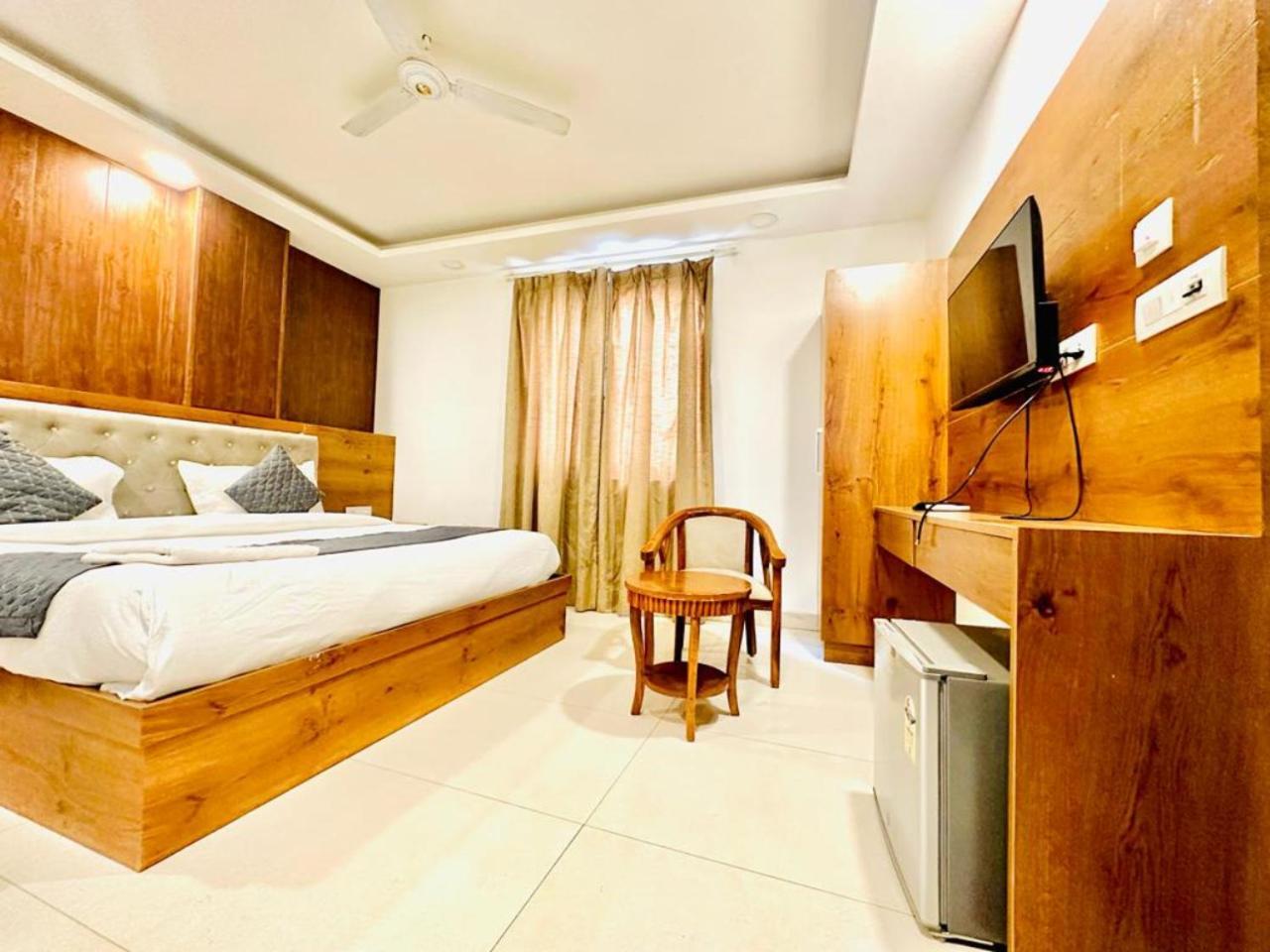 Galaxy Near Delhi International Airport Hotel New Delhi