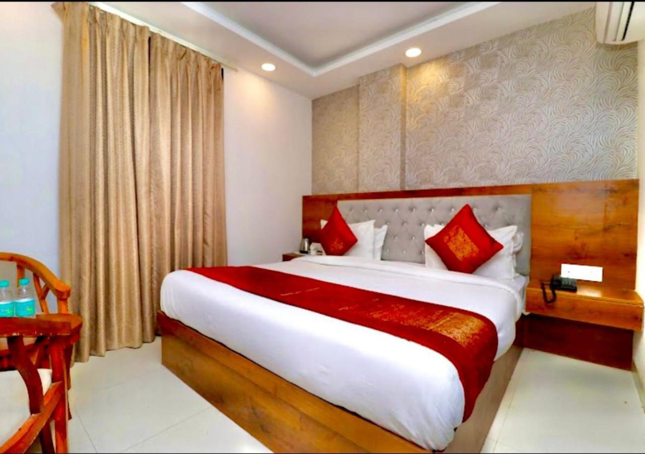 Galaxy Near Delhi International Airport Hotel